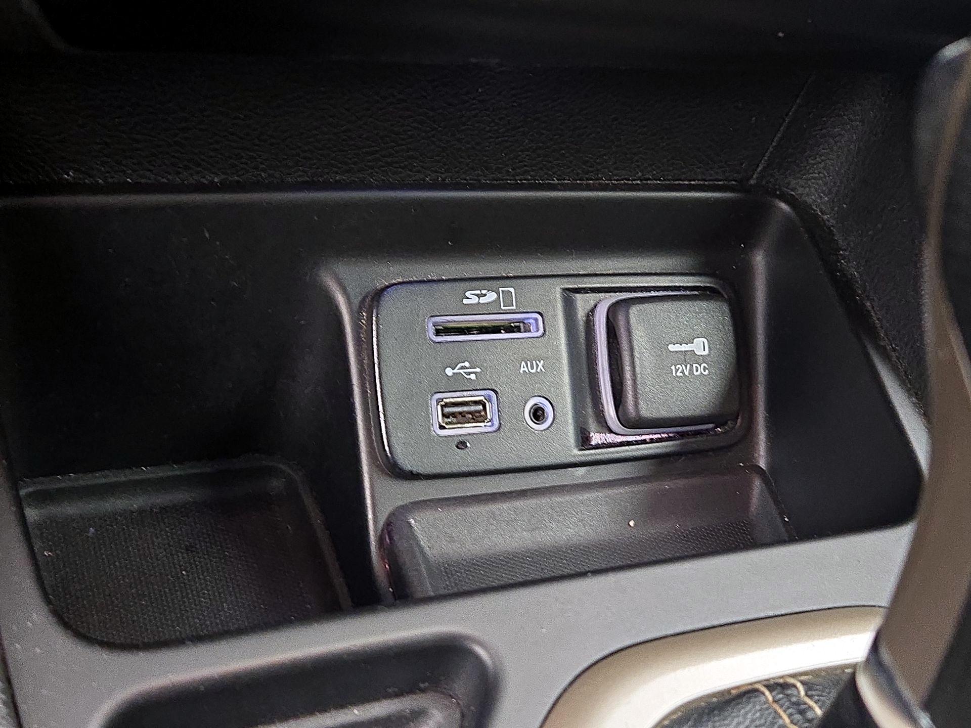 Thumbnail: 2015 Jeep Cherokee - 18