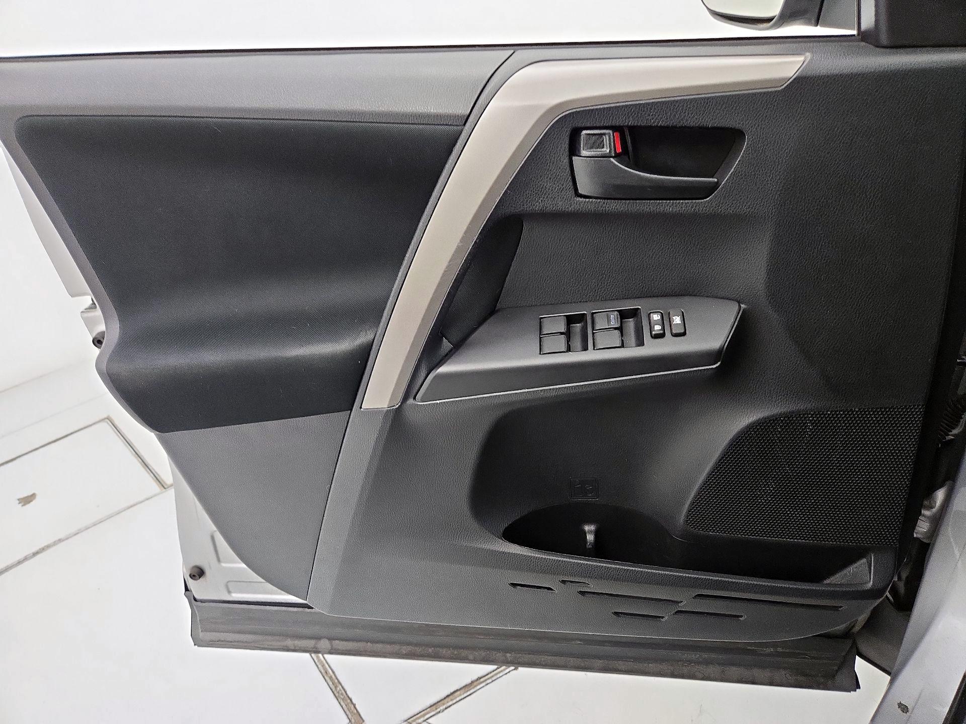 Thumbnail: 2018 Toyota RAV4 - 12