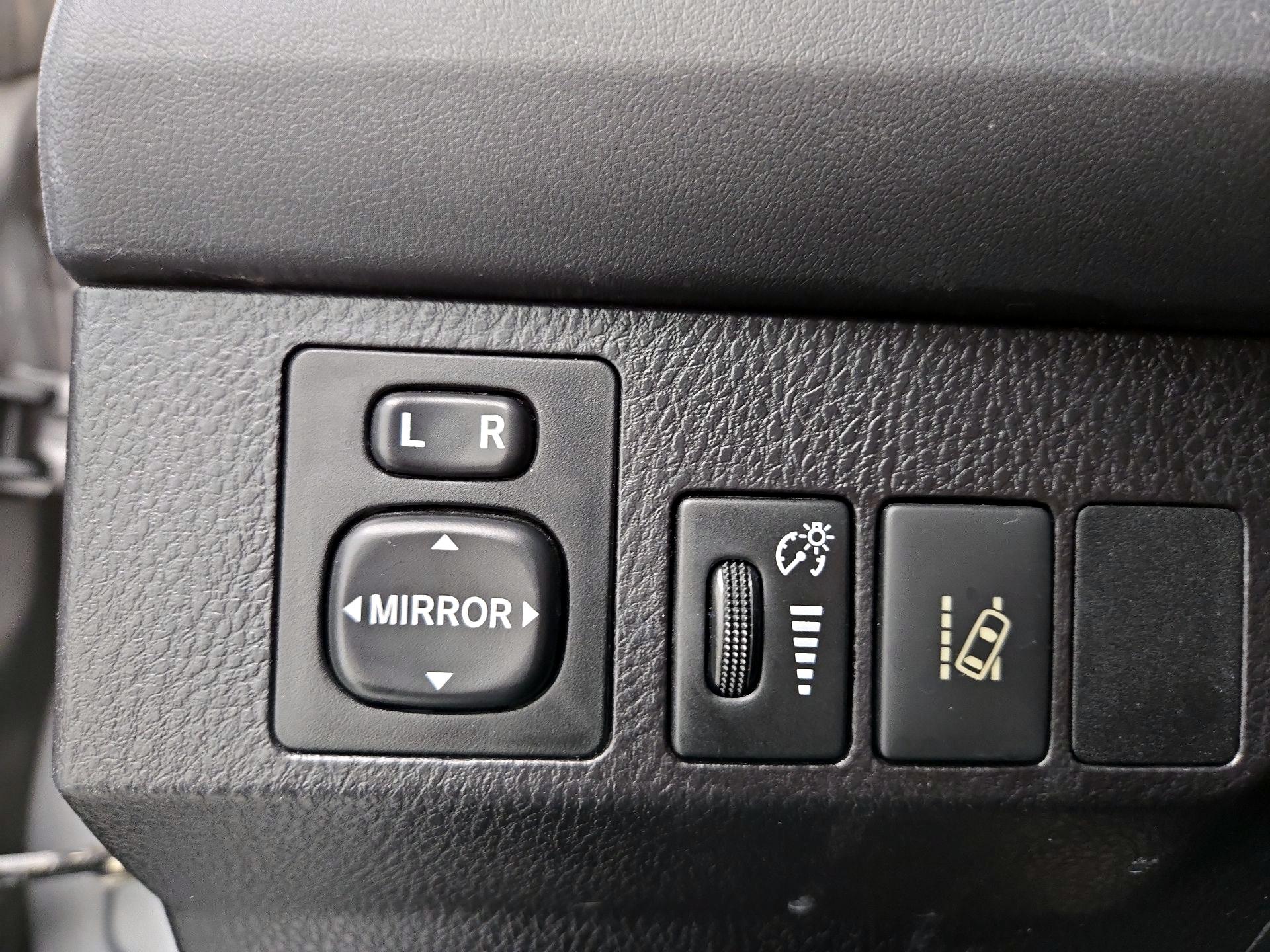 Thumbnail: 2018 Toyota RAV4 - 13