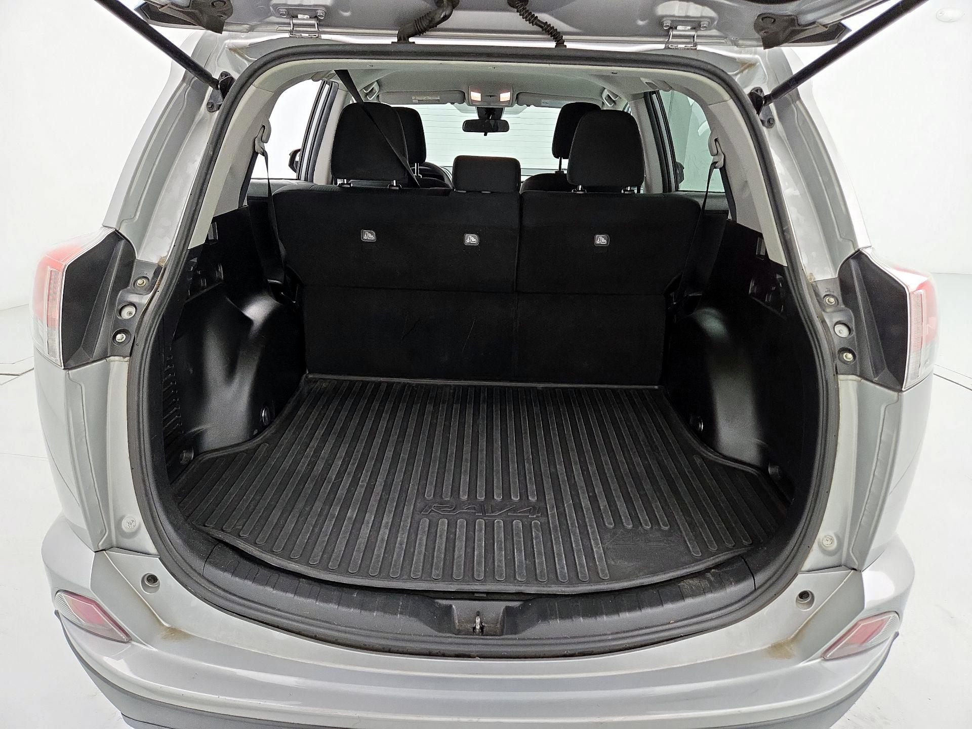 Thumbnail: 2018 Toyota RAV4 - 20