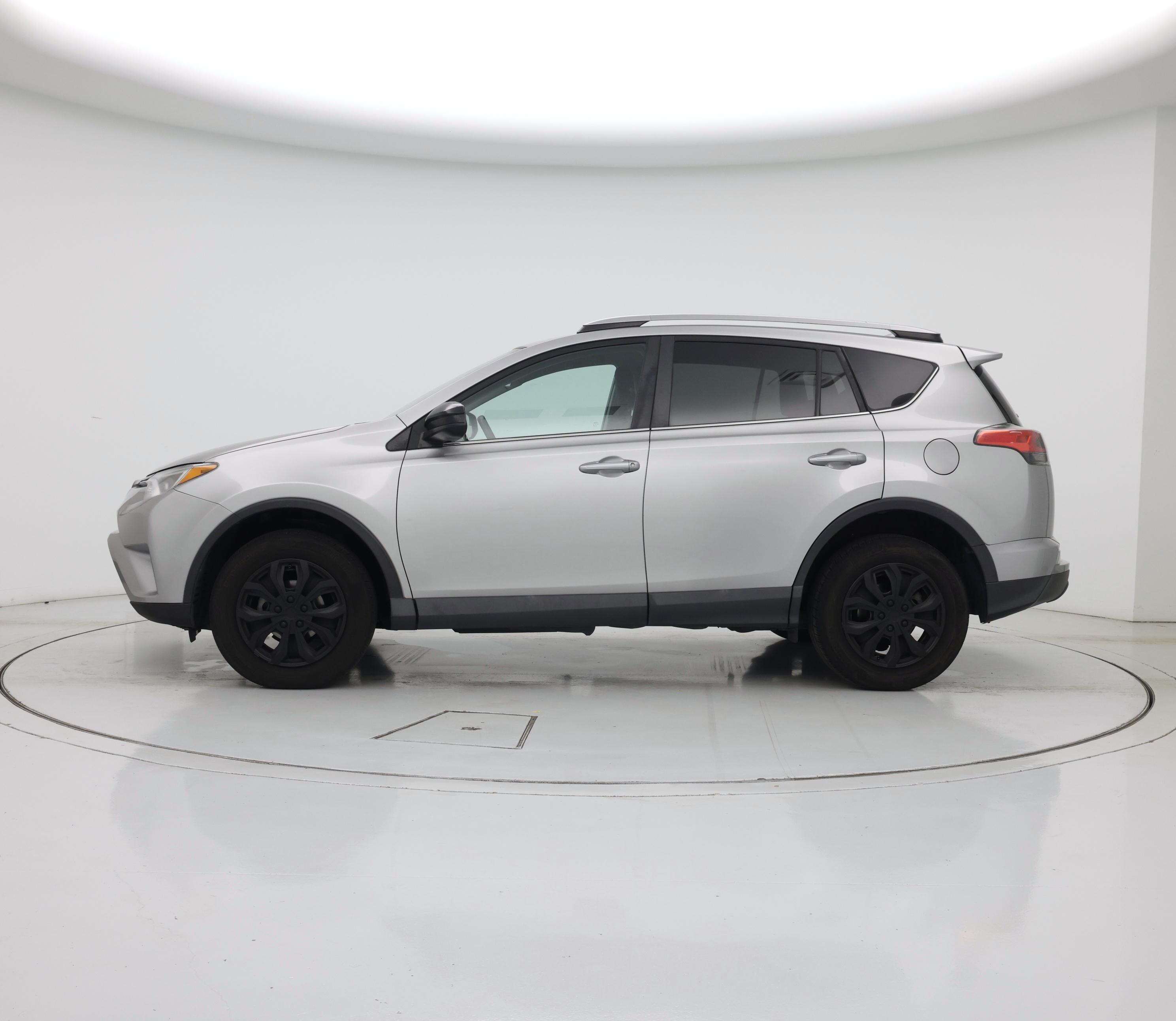 Thumbnail: 2018 Toyota RAV4 - 3