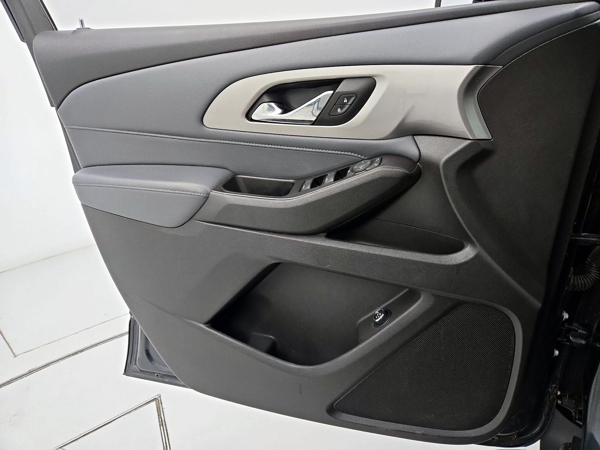 Thumbnail: 2018 Chevrolet Traverse - 12