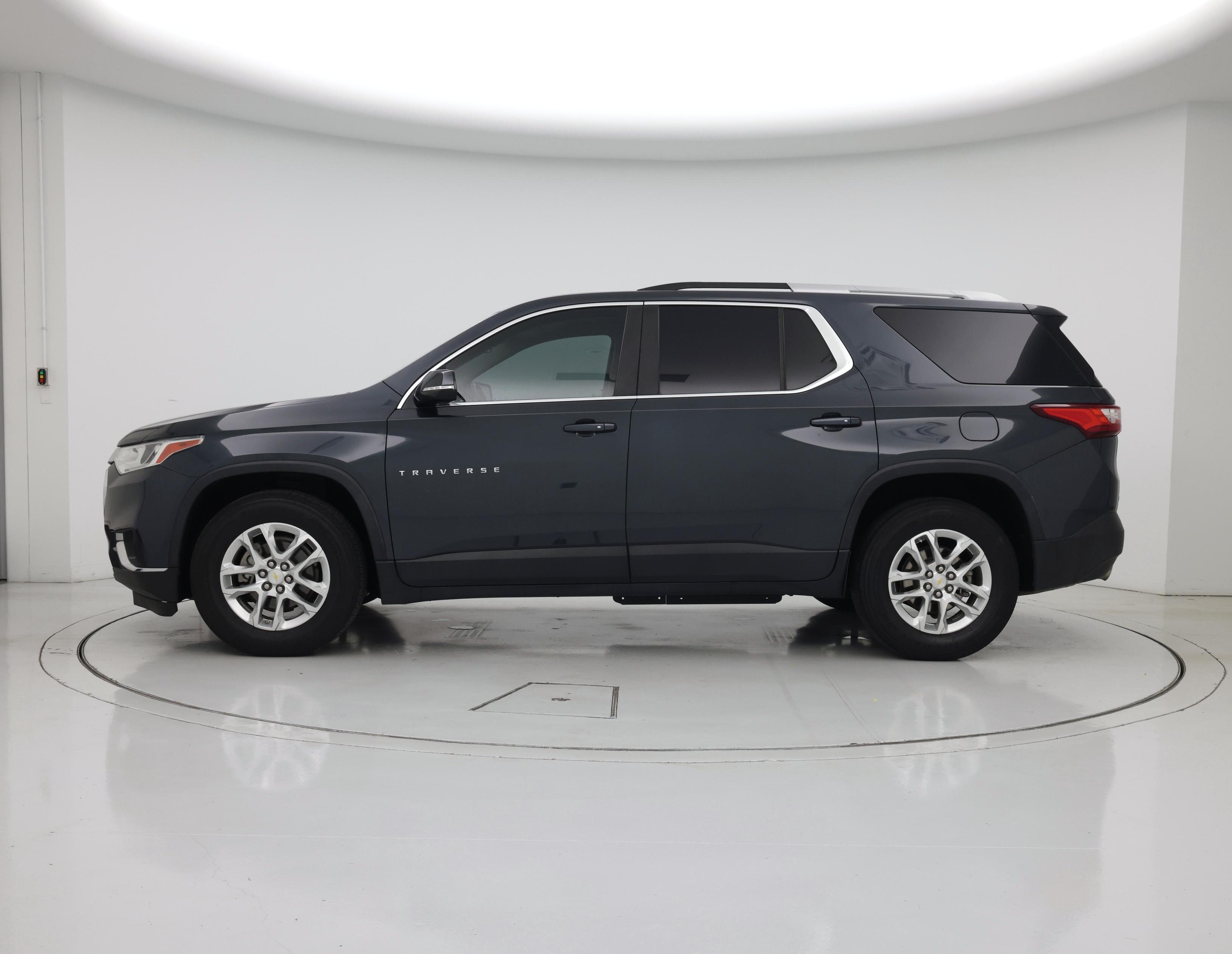 Thumbnail: 2018 Chevrolet Traverse - 3