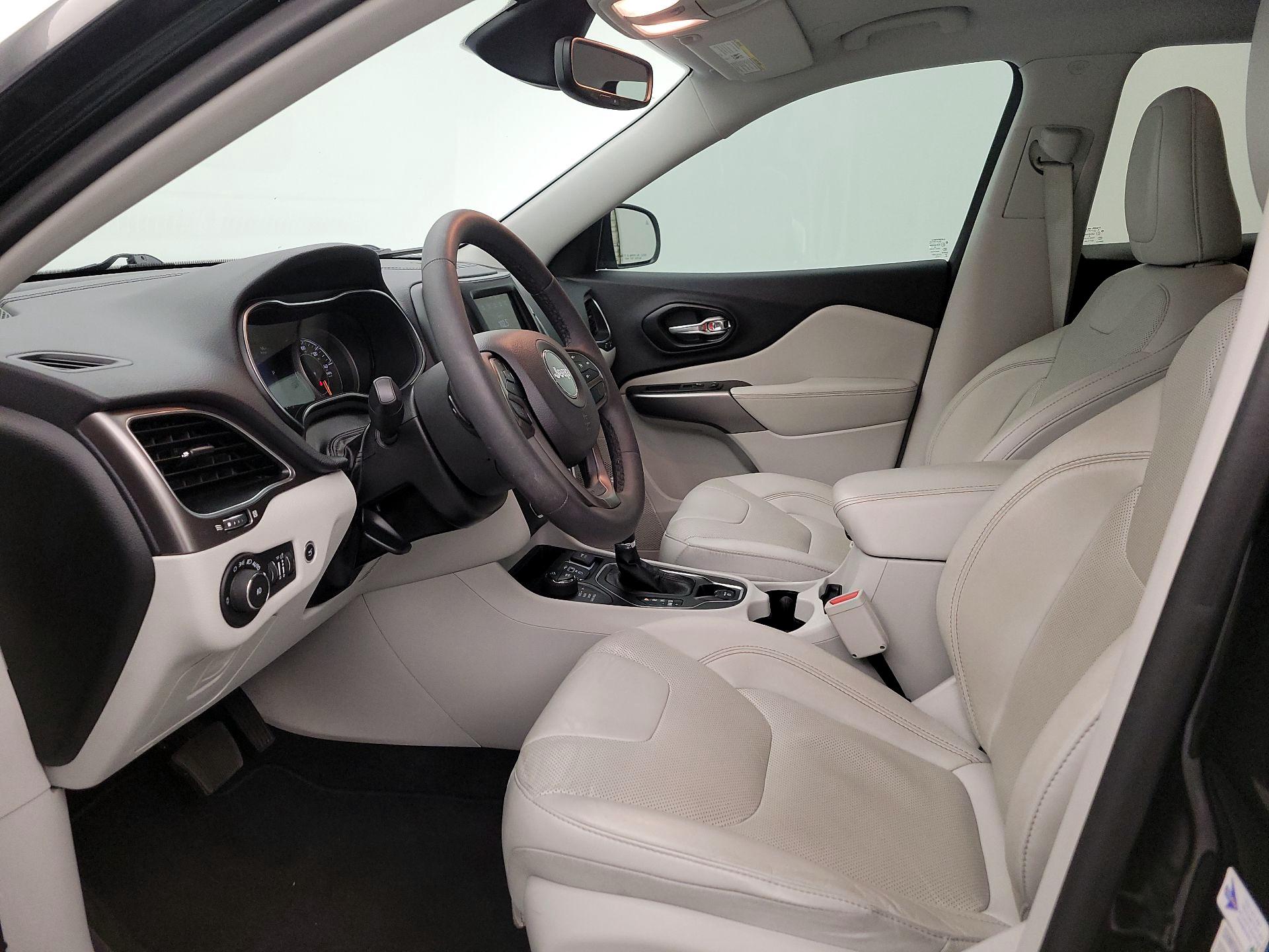 Thumbnail: 2021 Jeep Cherokee - 11