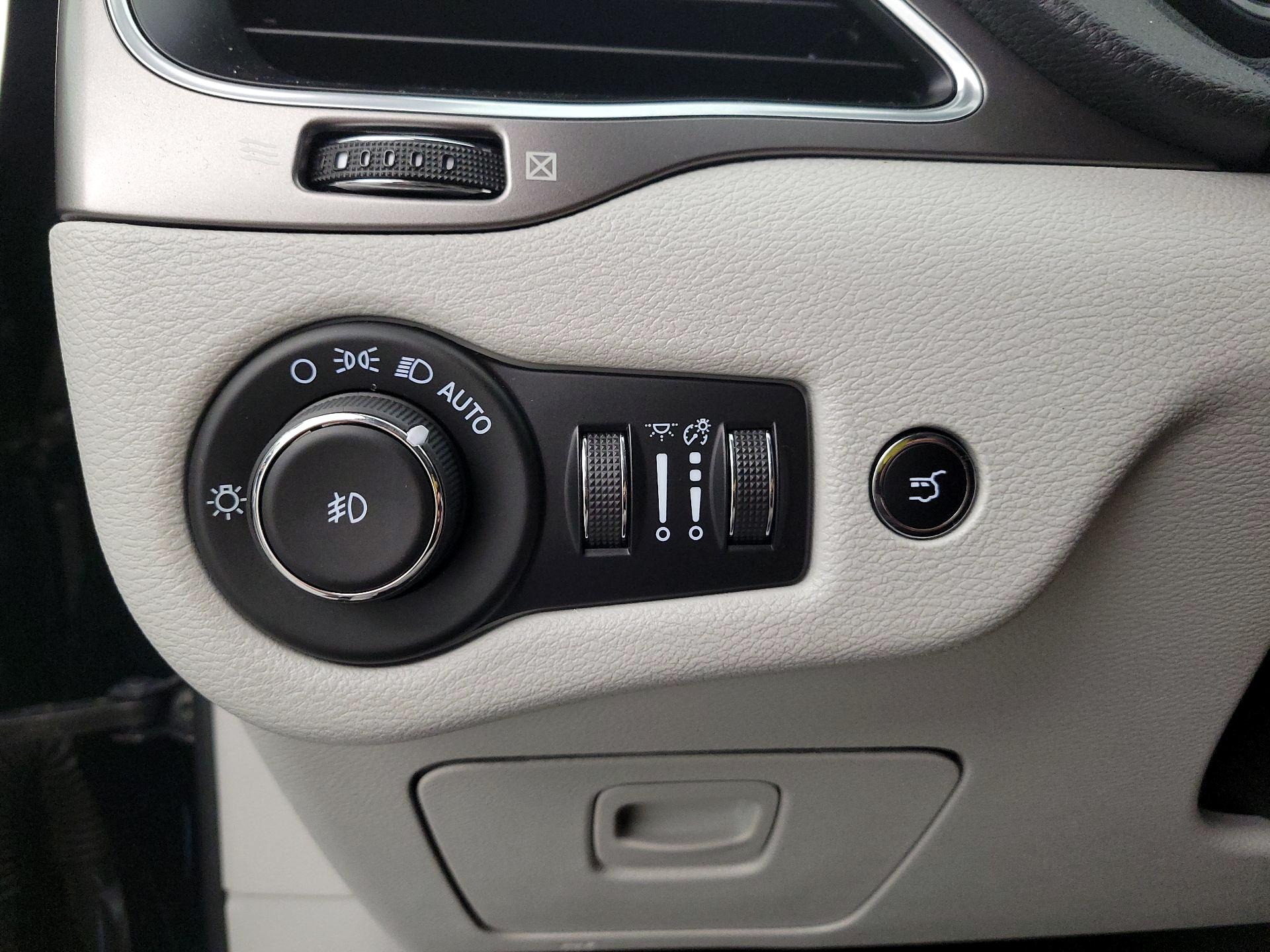 Thumbnail: 2021 Jeep Cherokee - 13