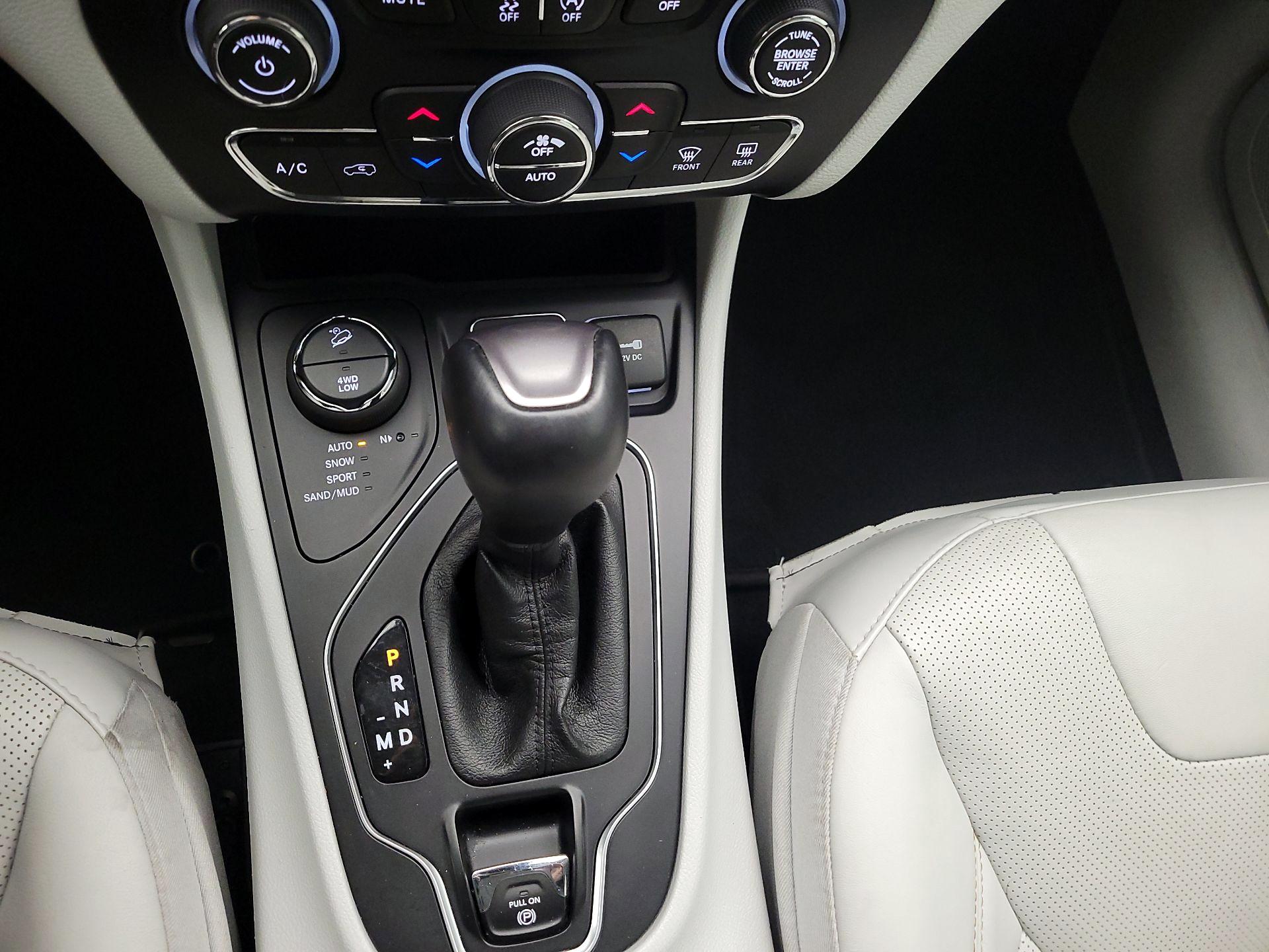 Thumbnail: 2021 Jeep Cherokee - 17