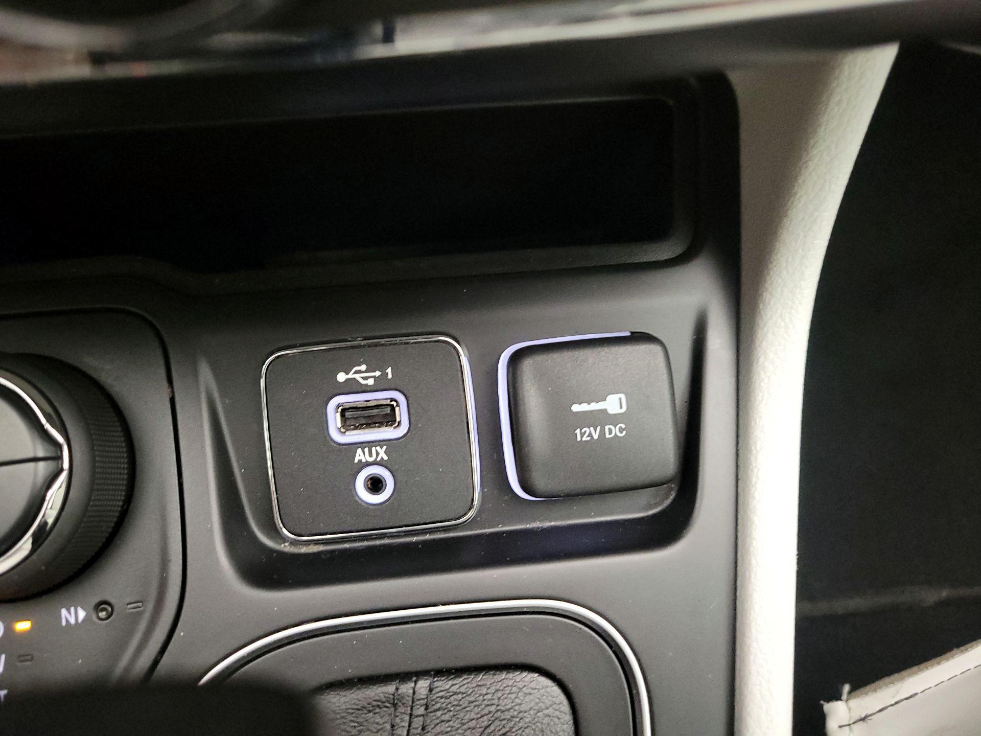 Thumbnail: 2021 Jeep Cherokee - 18