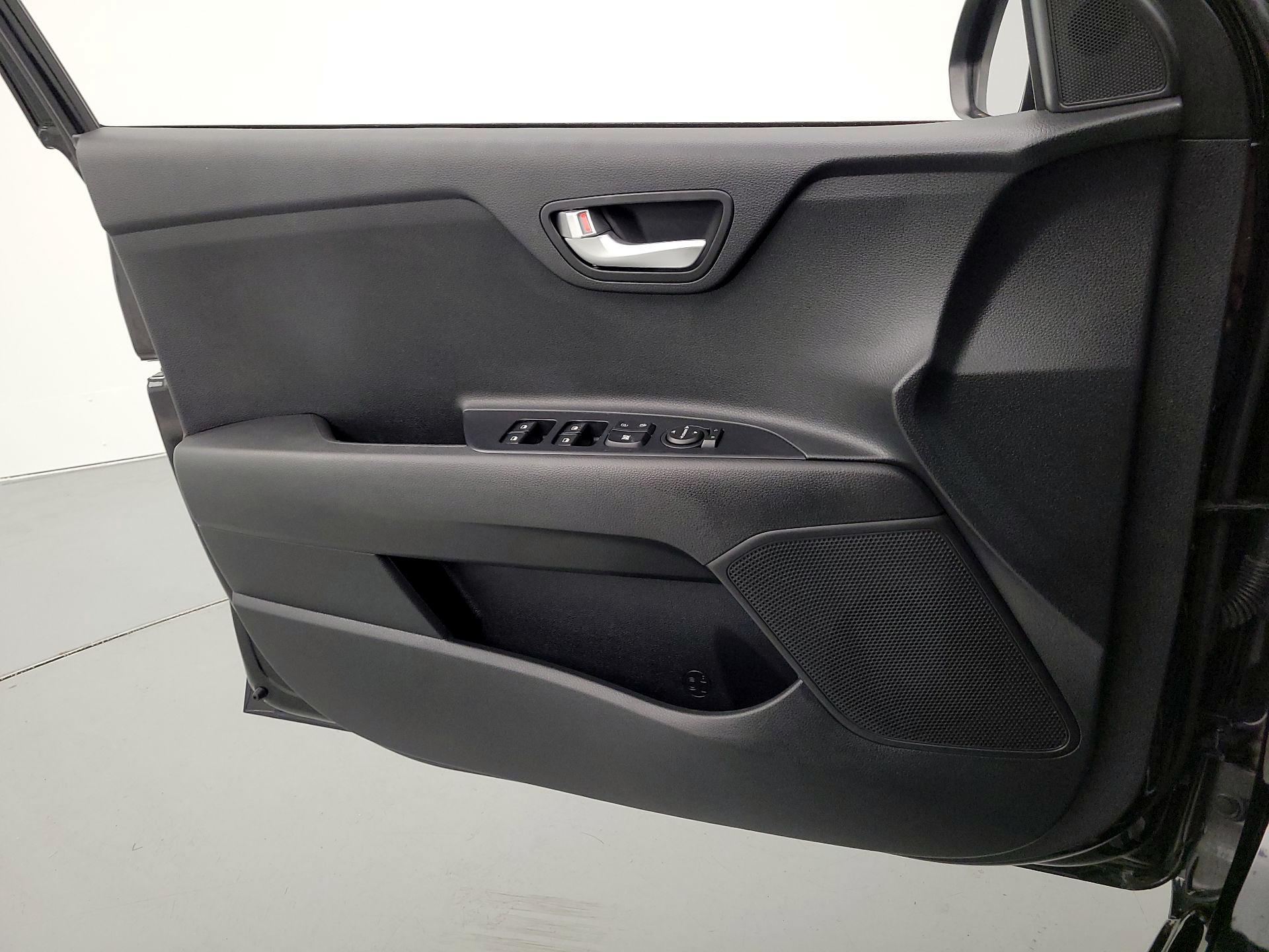 Thumbnail: 2023 Kia Rio - 12