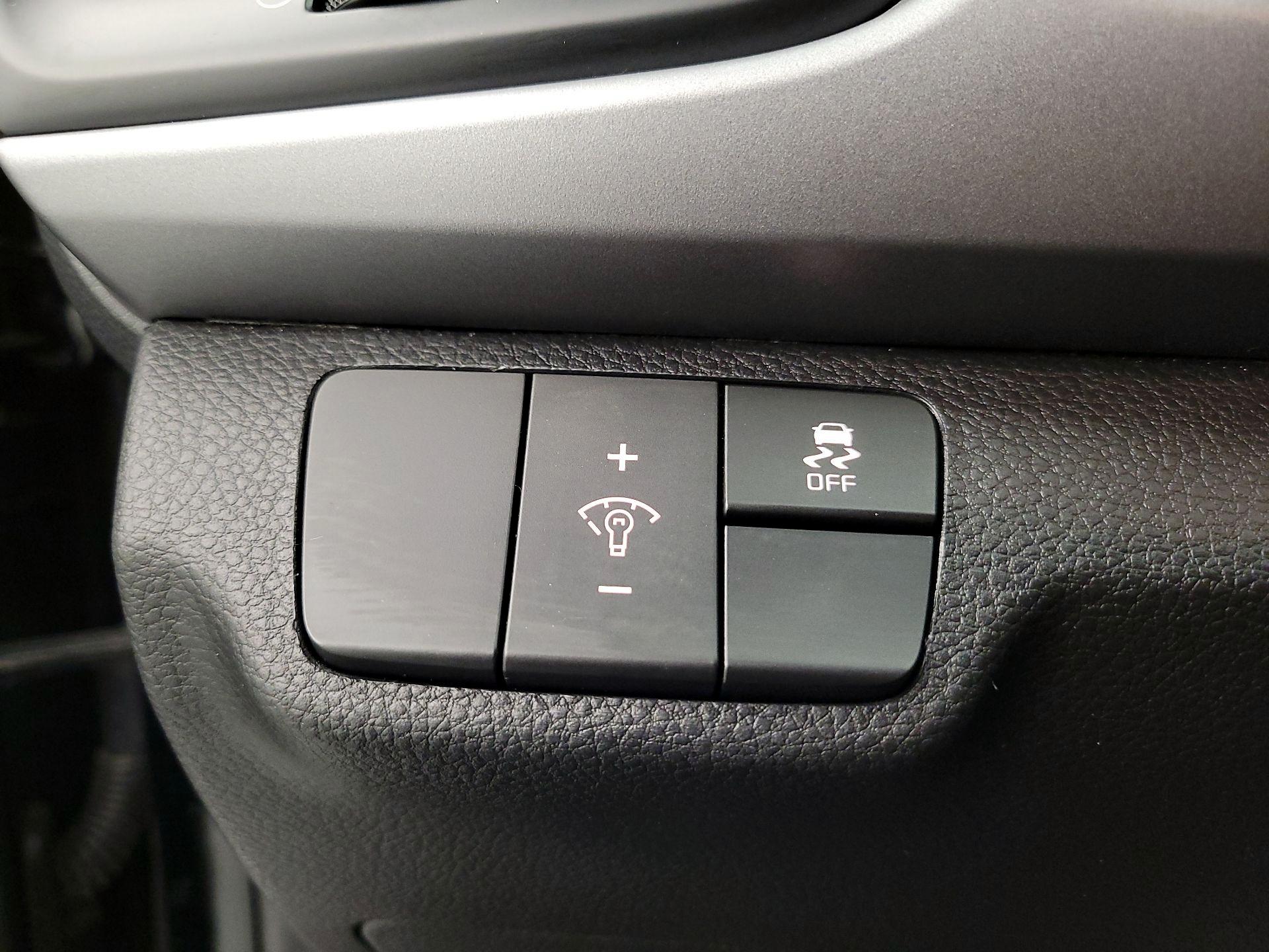 Thumbnail: 2023 Kia Rio - 13