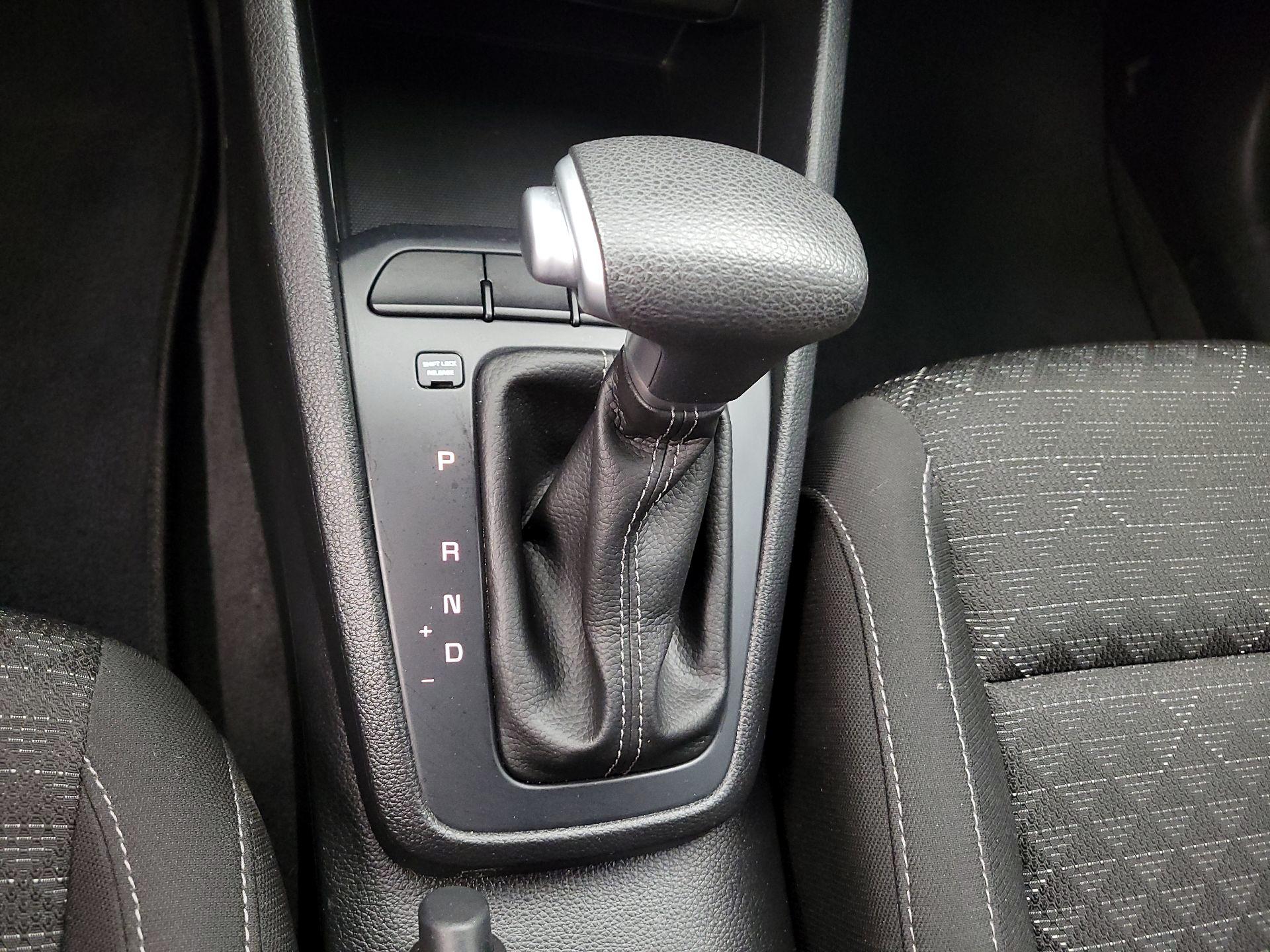 Thumbnail: 2023 Kia Rio - 17