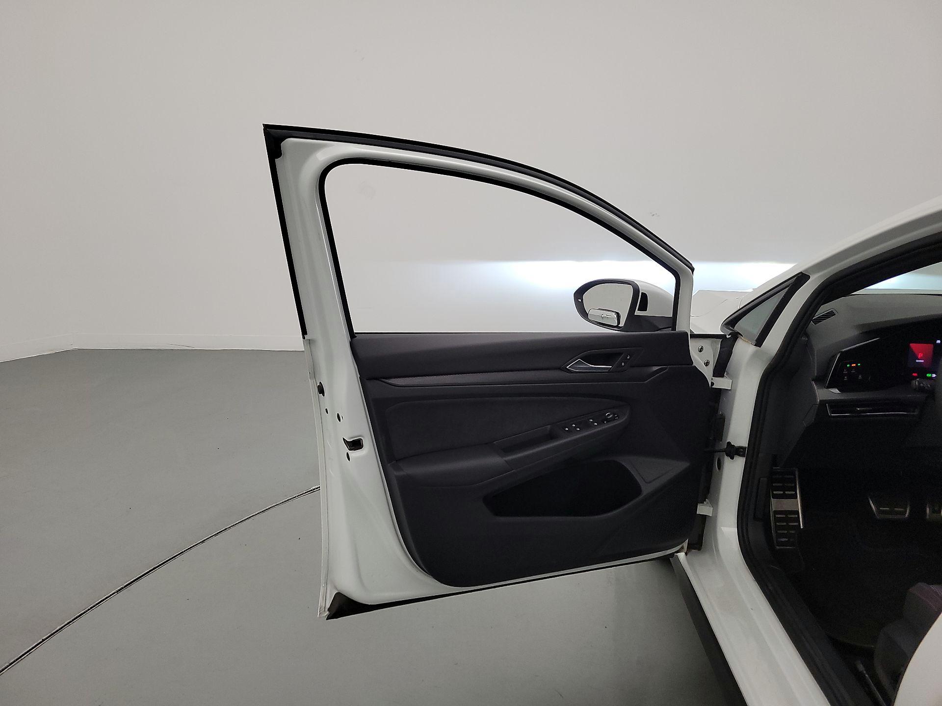 Thumbnail: 2023 Volkswagen Golf - 12