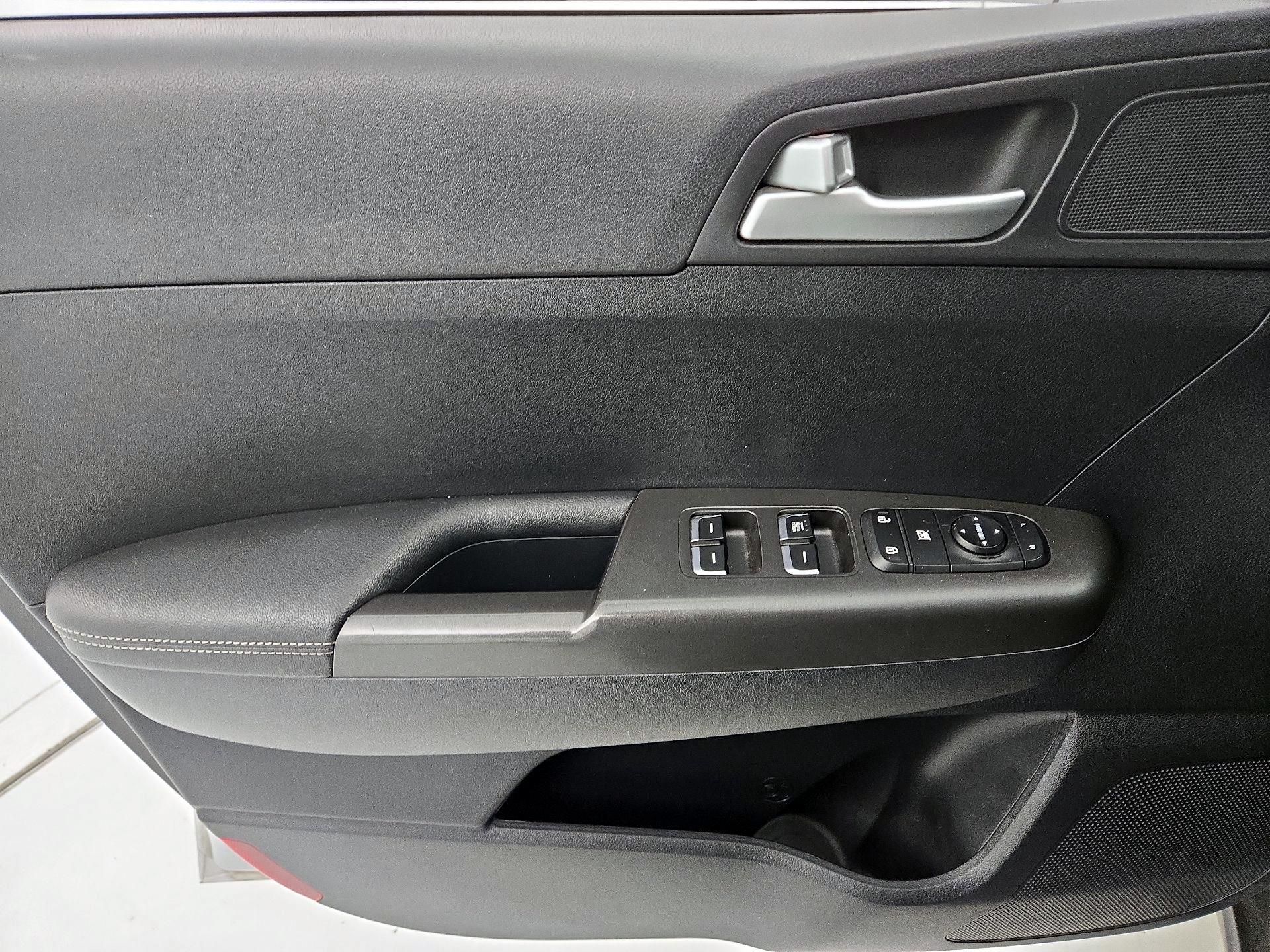 Thumbnail: 2017 Kia Sportage - 12