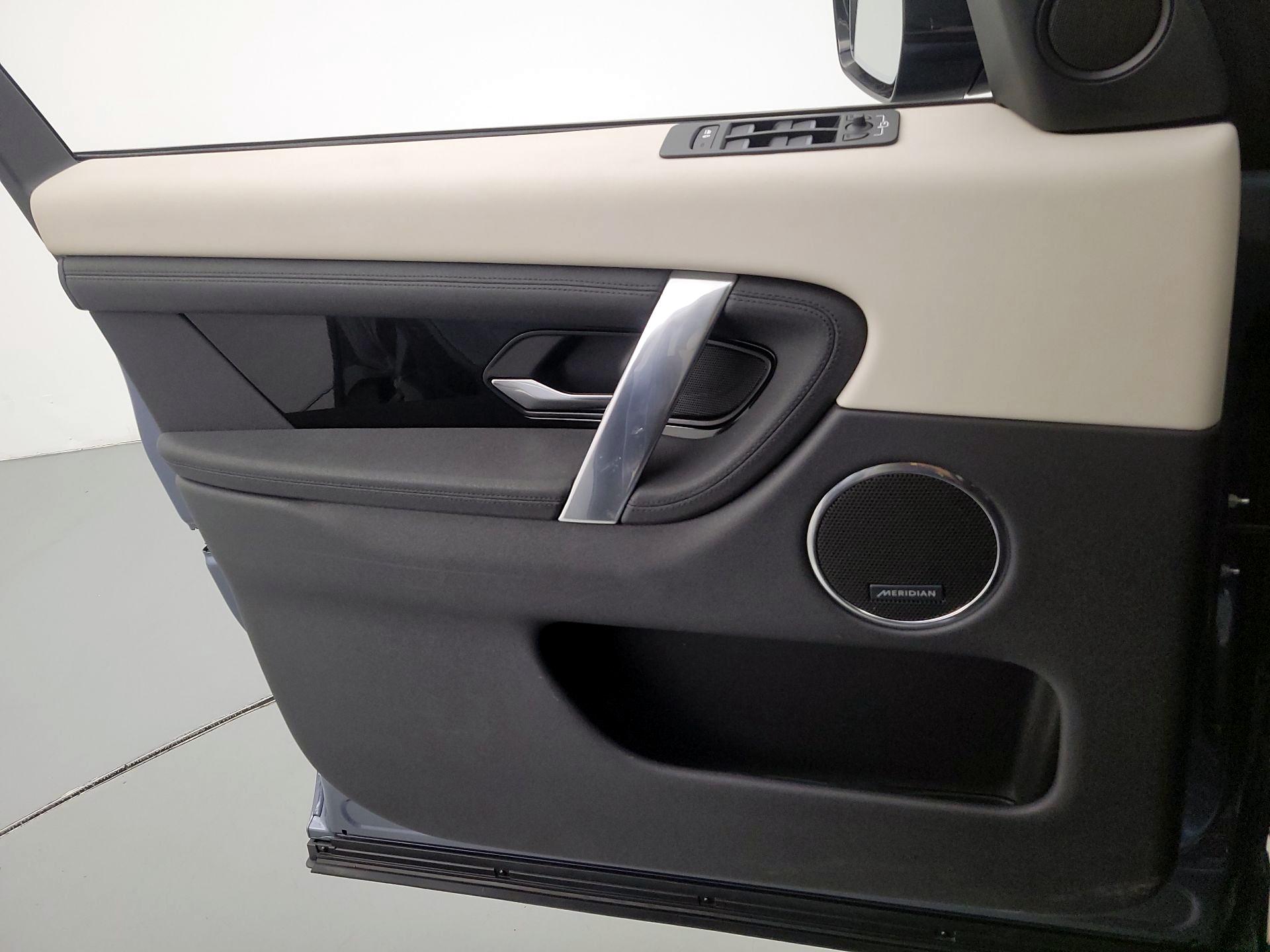 Thumbnail: 2021 Land Rover Discovery Sport - 12