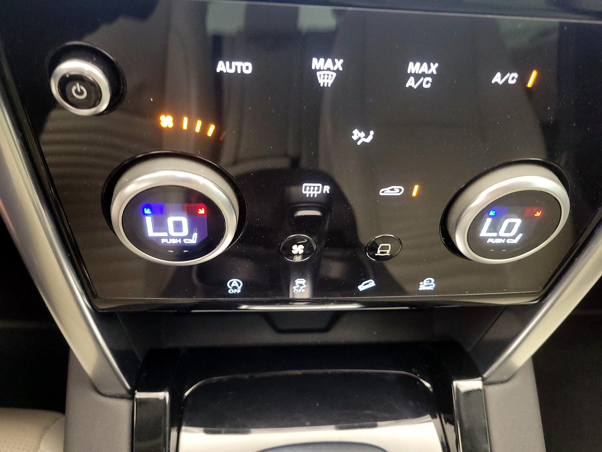 Thumbnail: 2021 Land Rover Discovery Sport - 17