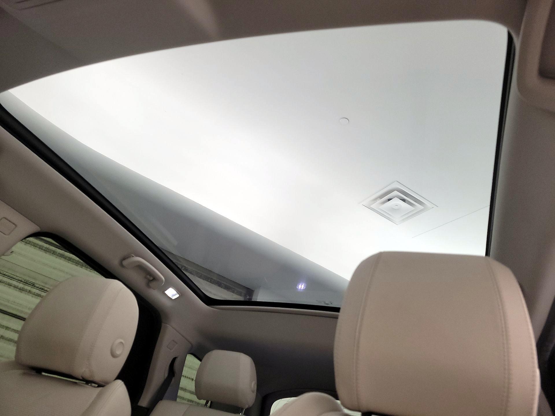 Thumbnail: 2021 Land Rover Discovery Sport - 20