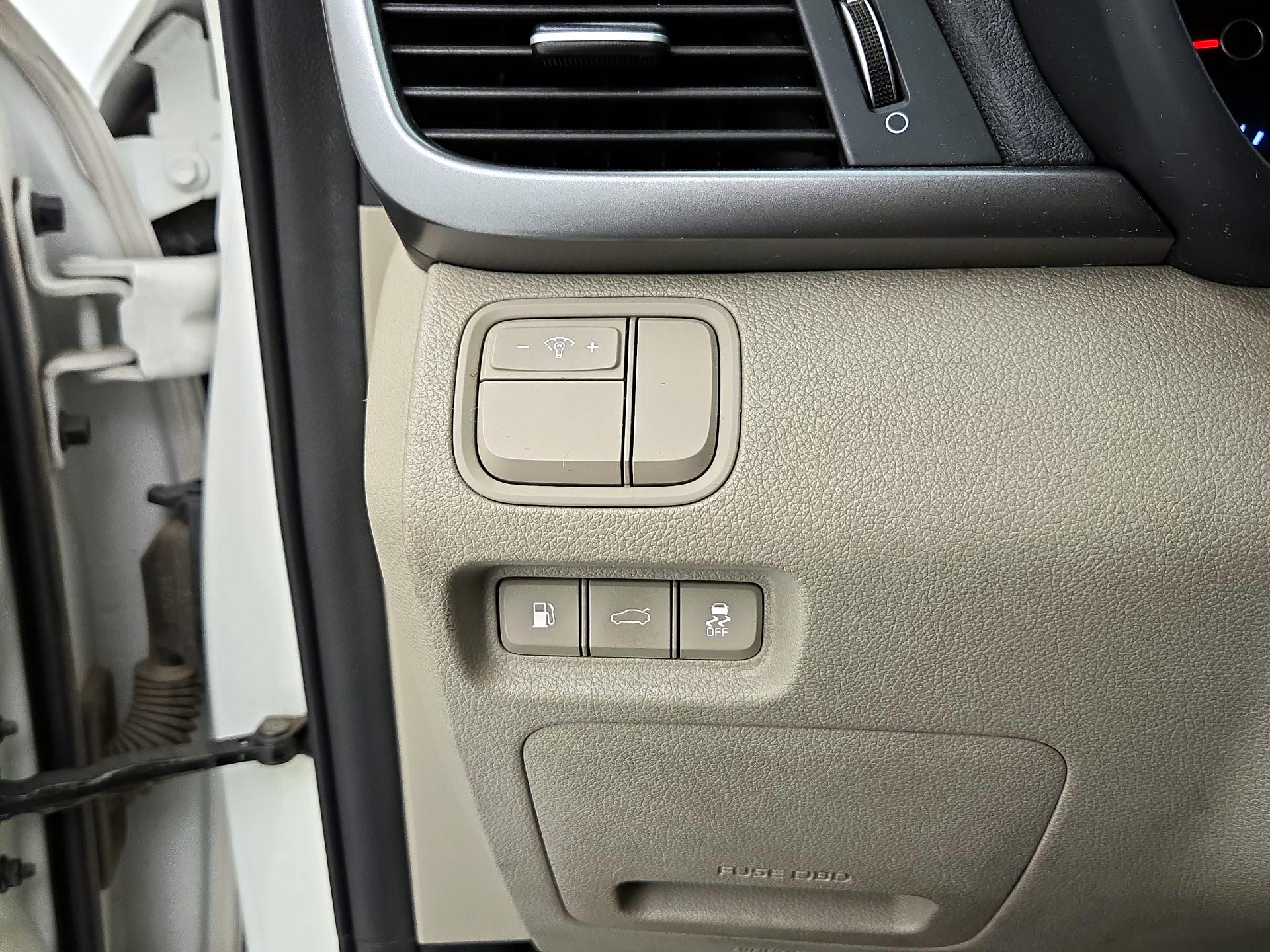 Thumbnail: 2016 Kia Optima - 13