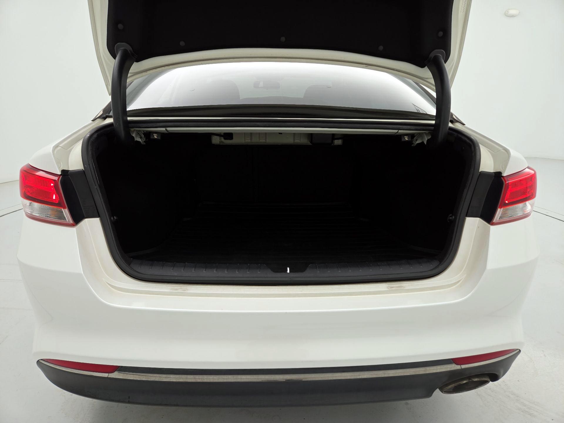 Thumbnail: 2016 Kia Optima - 20