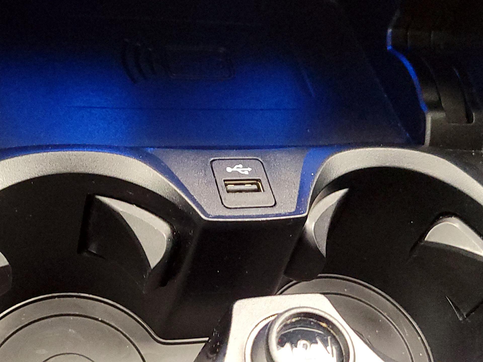 Thumbnail: 2023 BMW i4 - 19