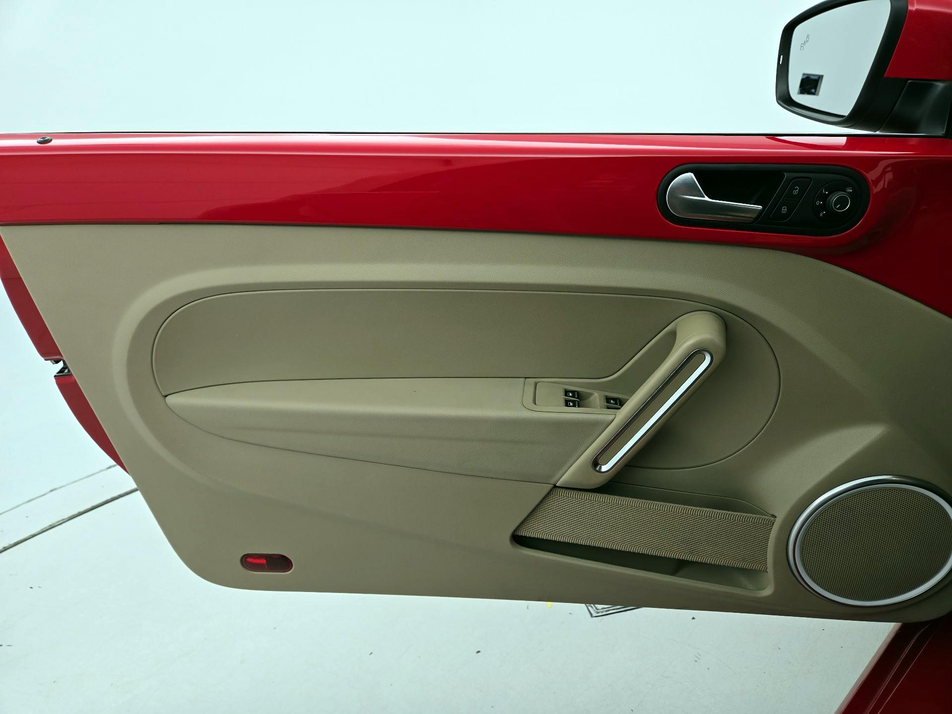 Thumbnail: 2019 Volkswagen Beetle - 12