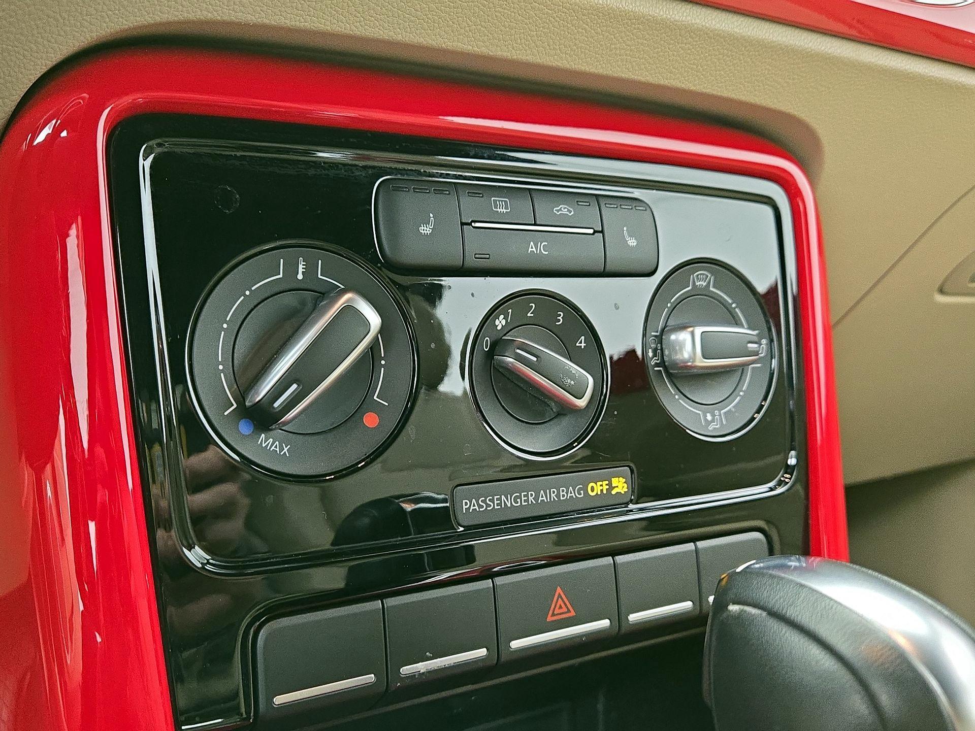 Thumbnail: 2019 Volkswagen Beetle - 15