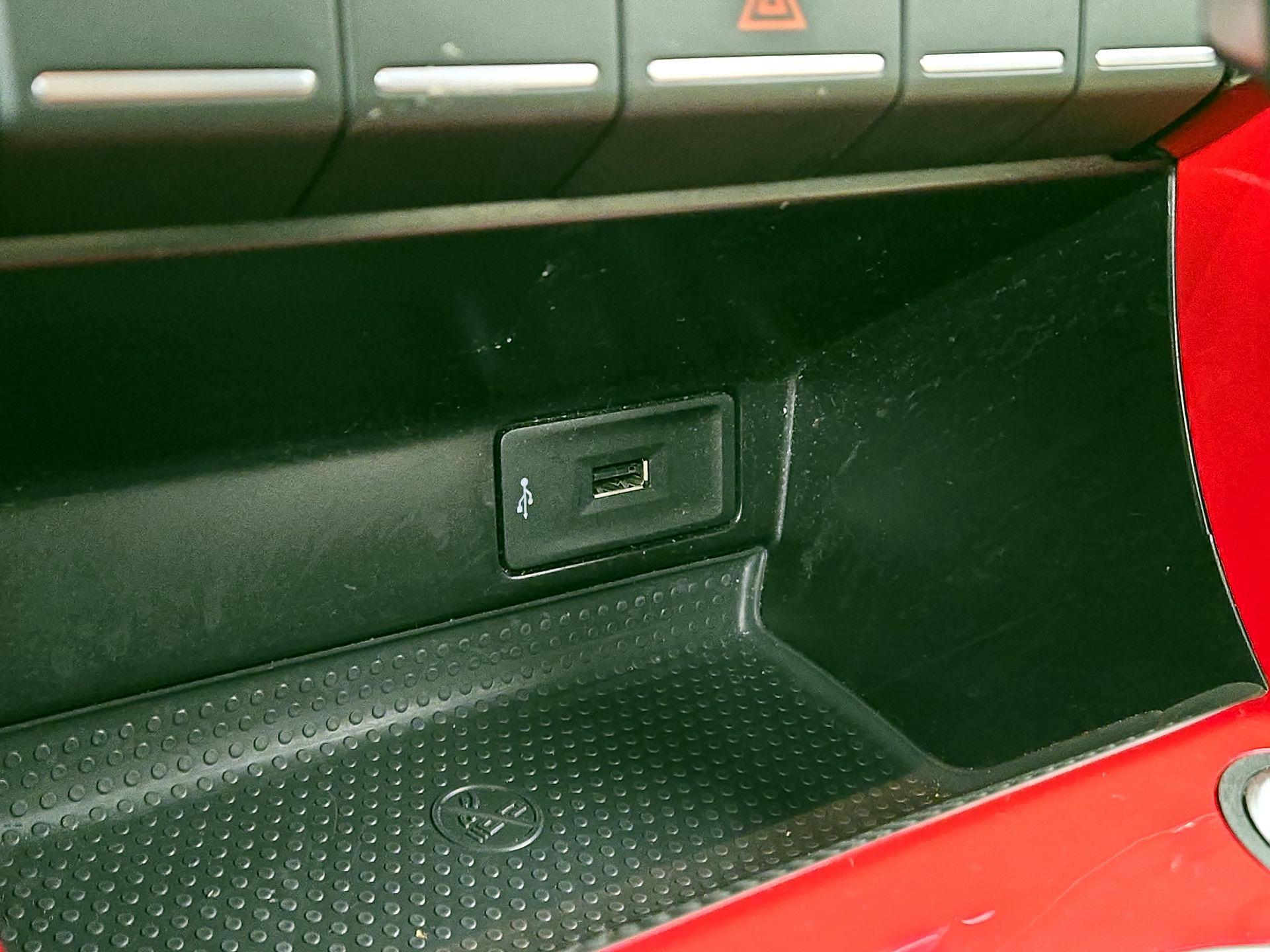 Thumbnail: 2019 Volkswagen Beetle - 17