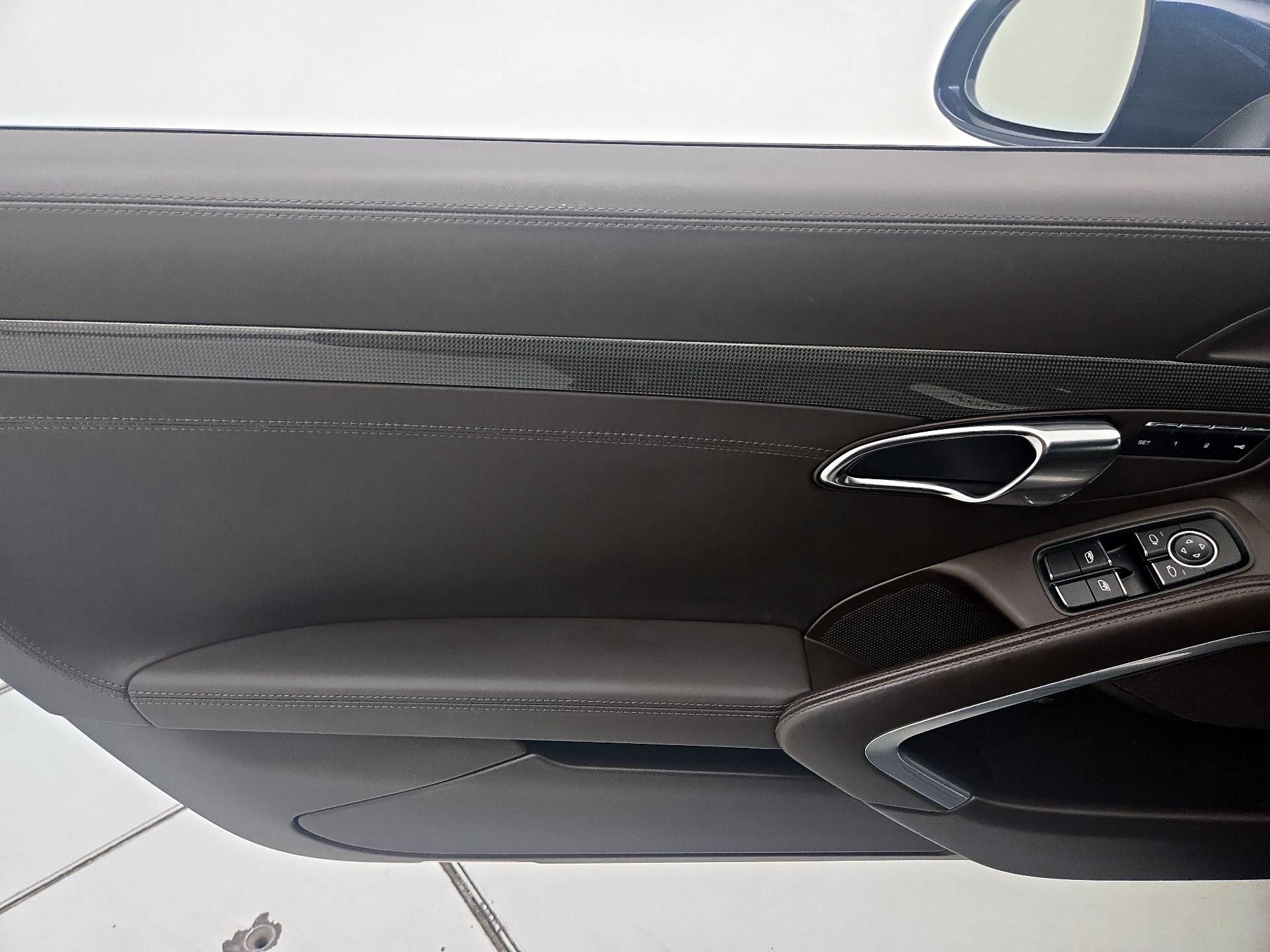 Thumbnail: 2016 Porsche Cayman - 12