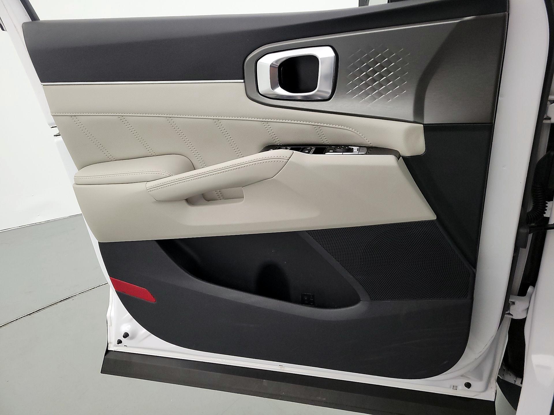 Thumbnail: 2023 Kia Sorento - 12