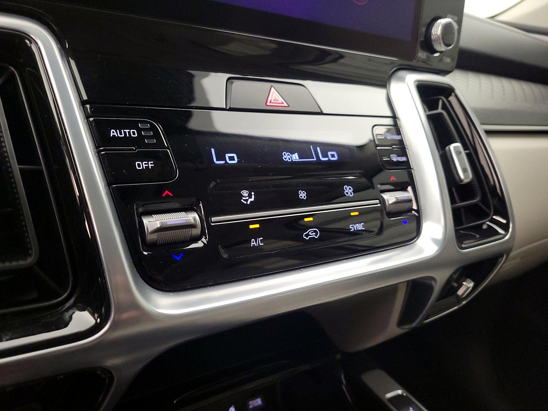 Thumbnail: 2023 Kia Sorento - 17