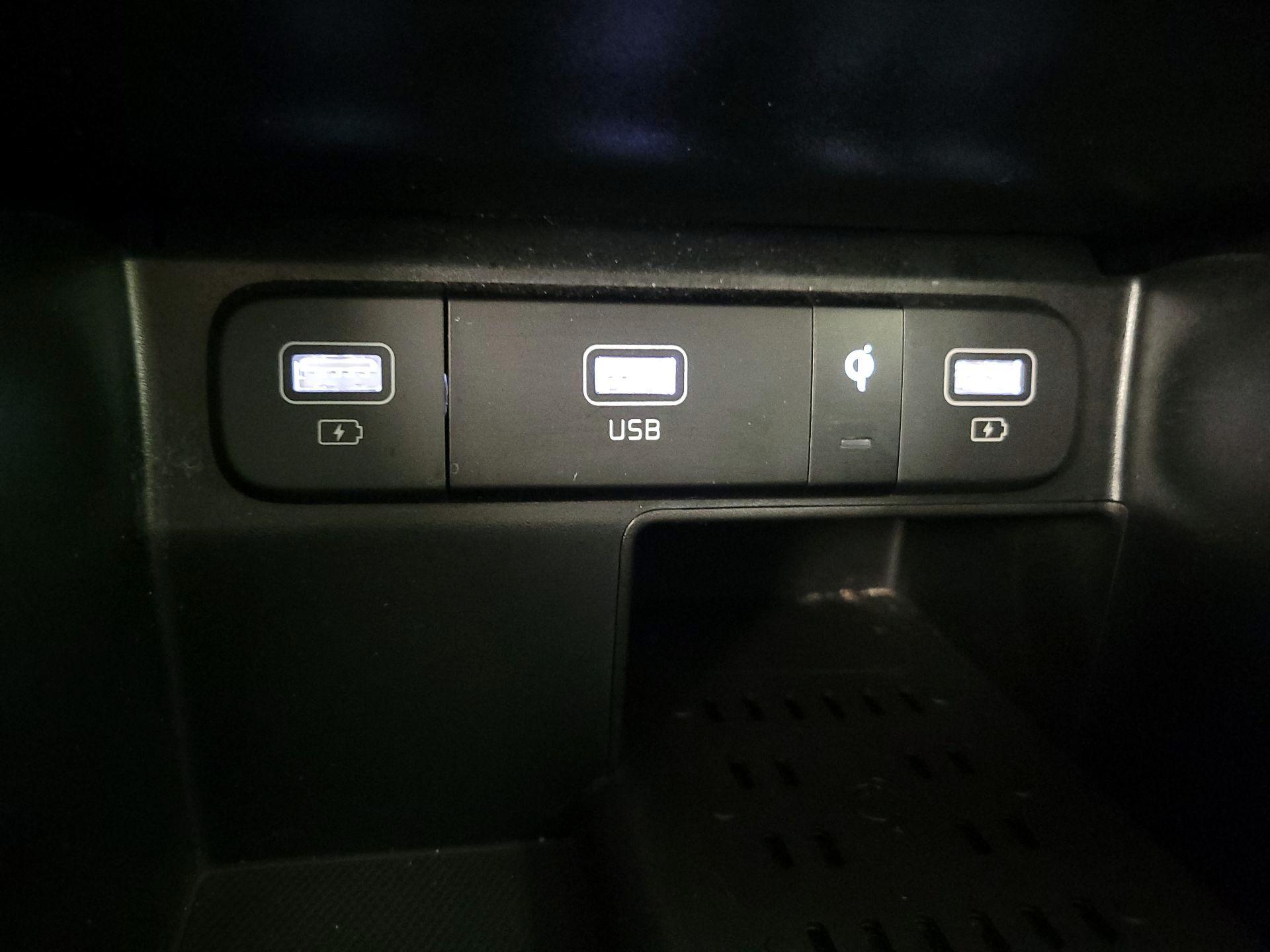 Thumbnail: 2023 Kia Sorento - 19