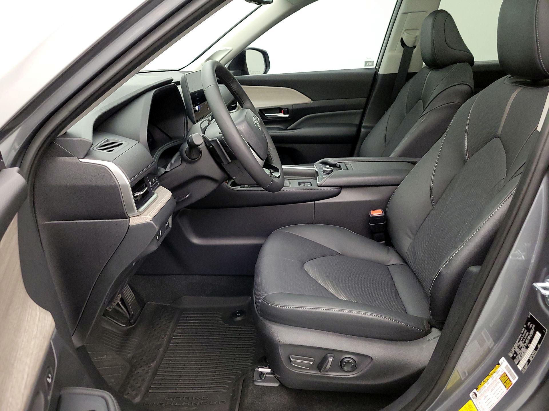 Thumbnail: 2025 Toyota Grand Highlander - 11