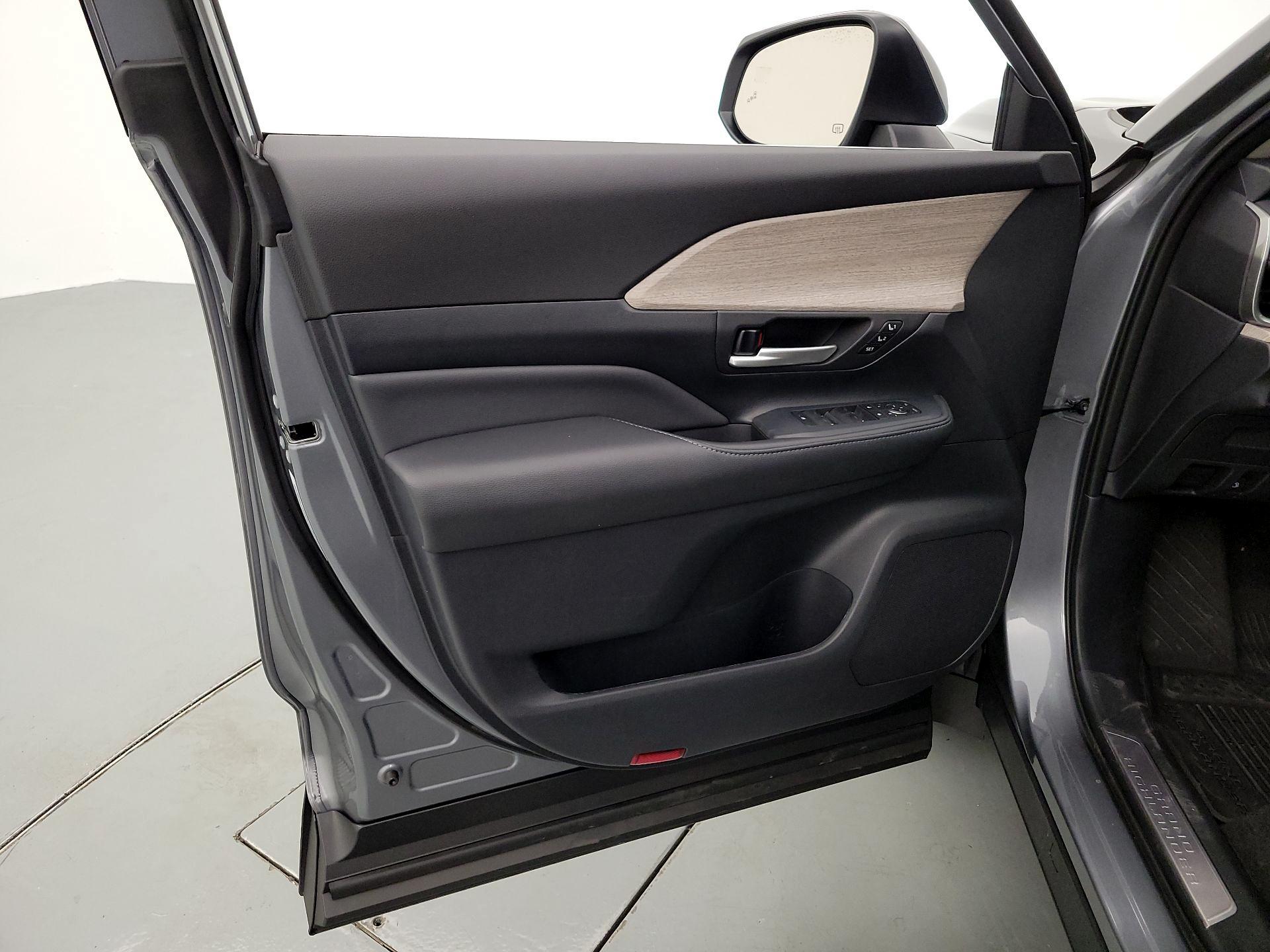 Thumbnail: 2025 Toyota Grand Highlander - 12