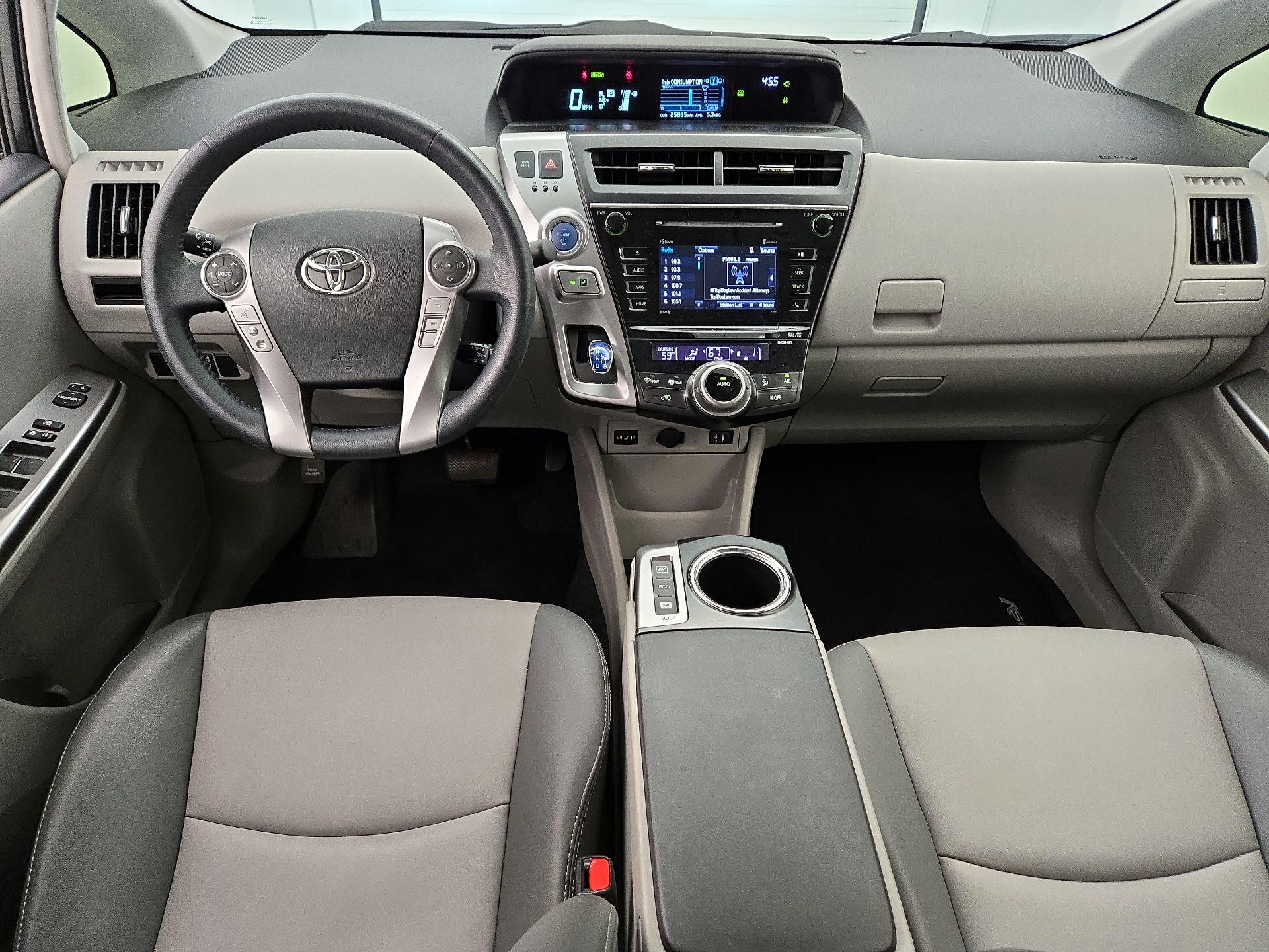 Thumbnail: 2016 Toyota Prius v - 9