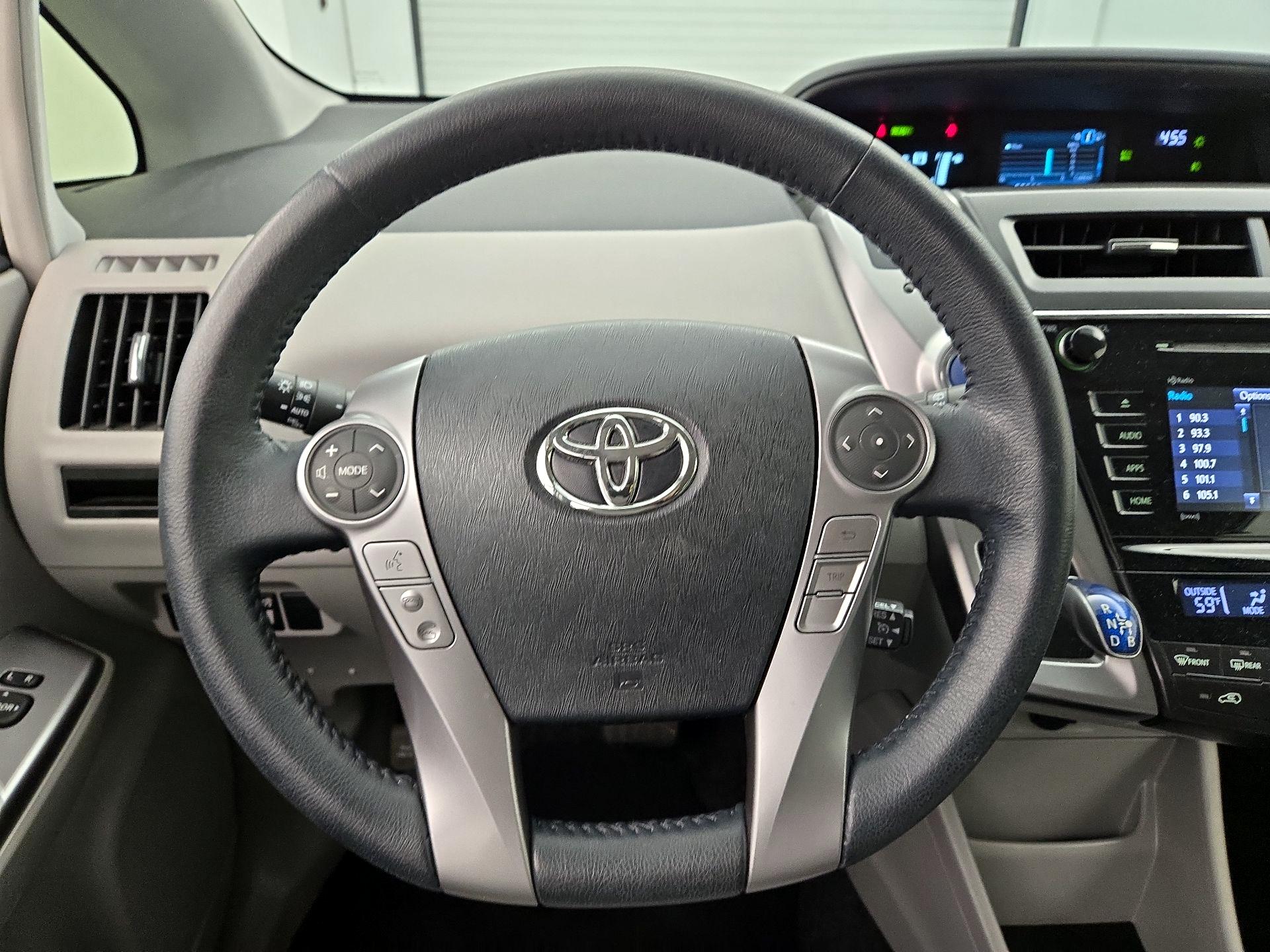 Thumbnail: 2016 Toyota Prius v - 10