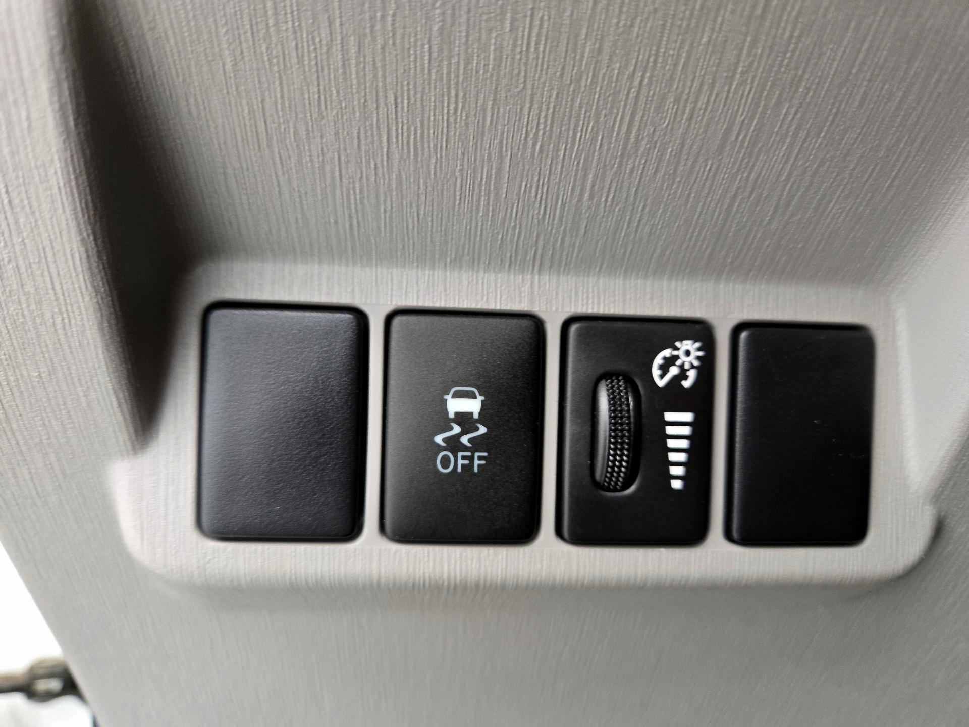 Thumbnail: 2016 Toyota Prius v - 13