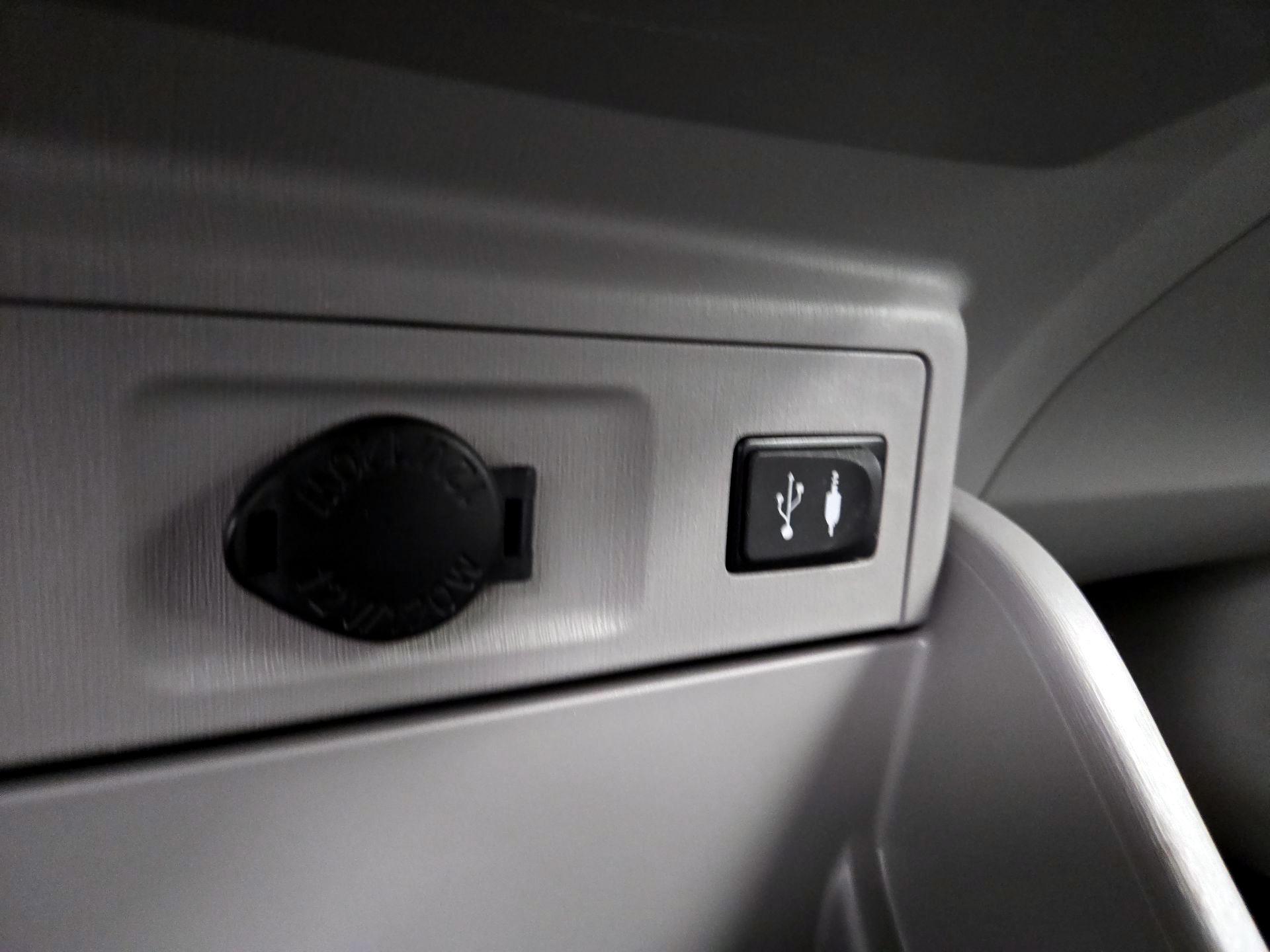 Thumbnail: 2016 Toyota Prius v - 18