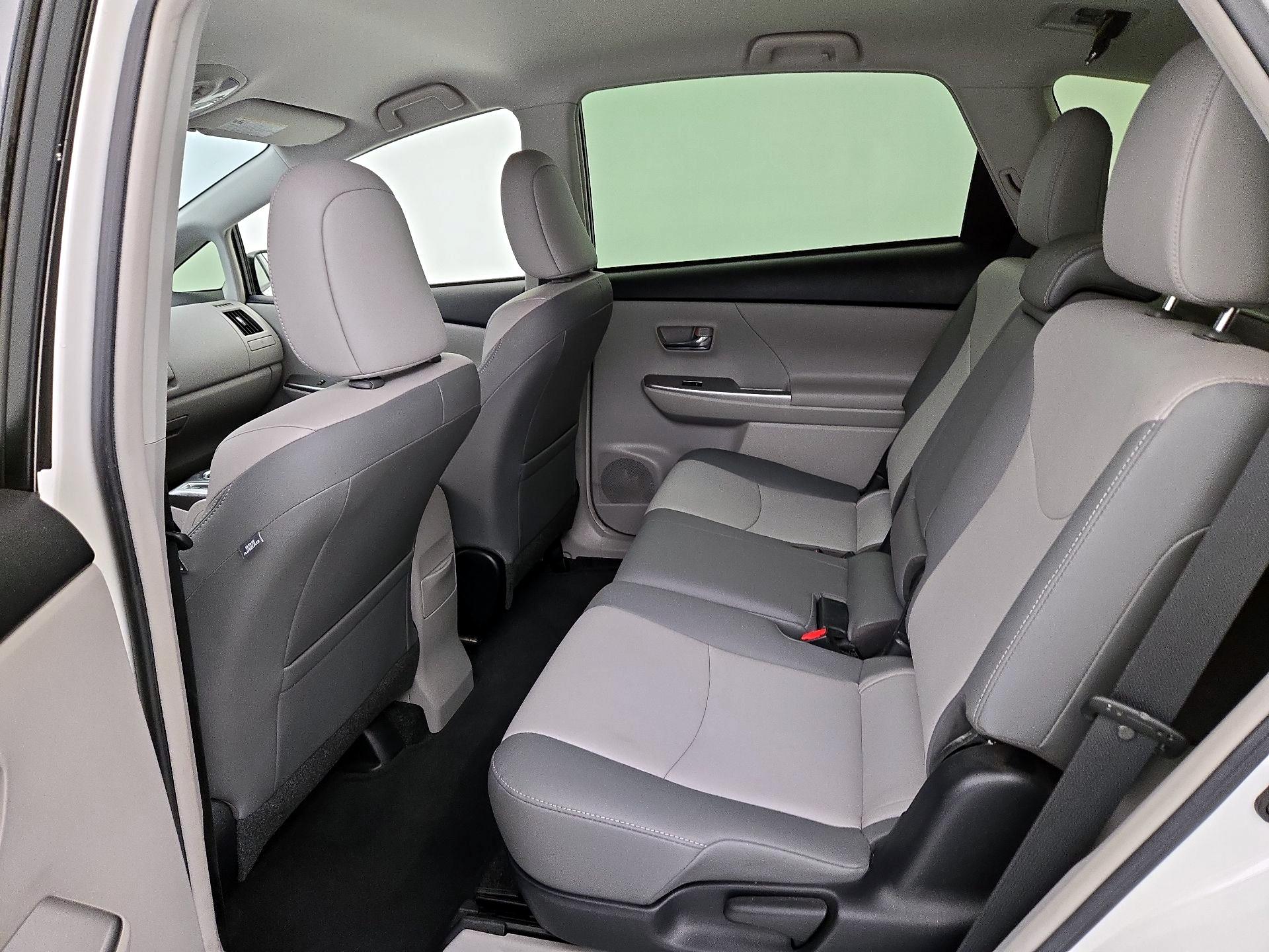 Thumbnail: 2016 Toyota Prius v - 19