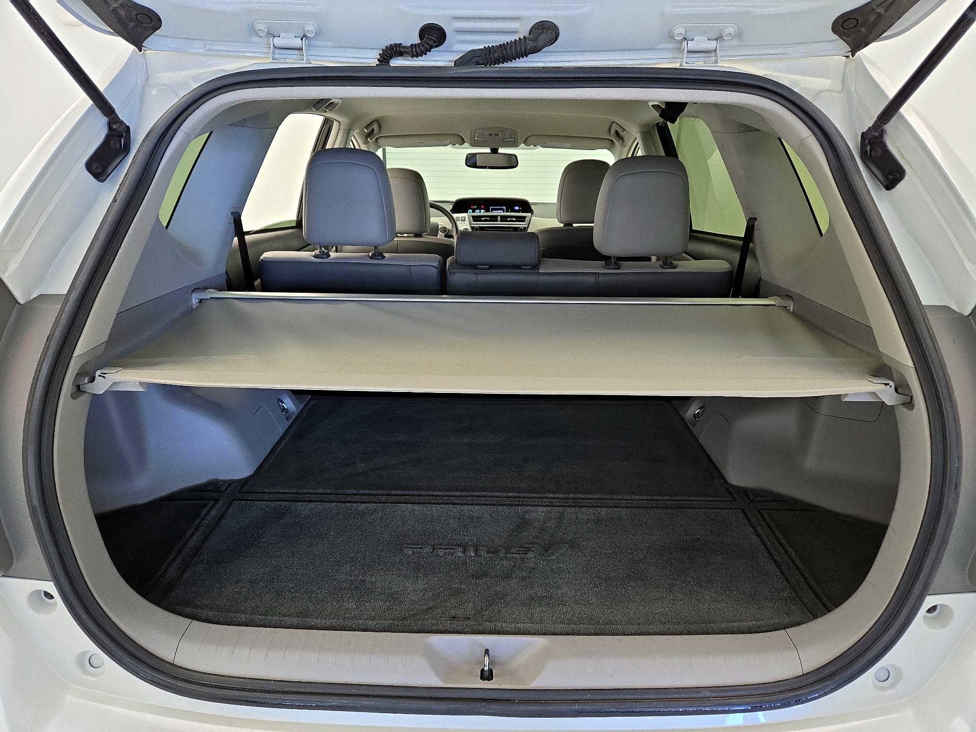 Thumbnail: 2016 Toyota Prius v - 20