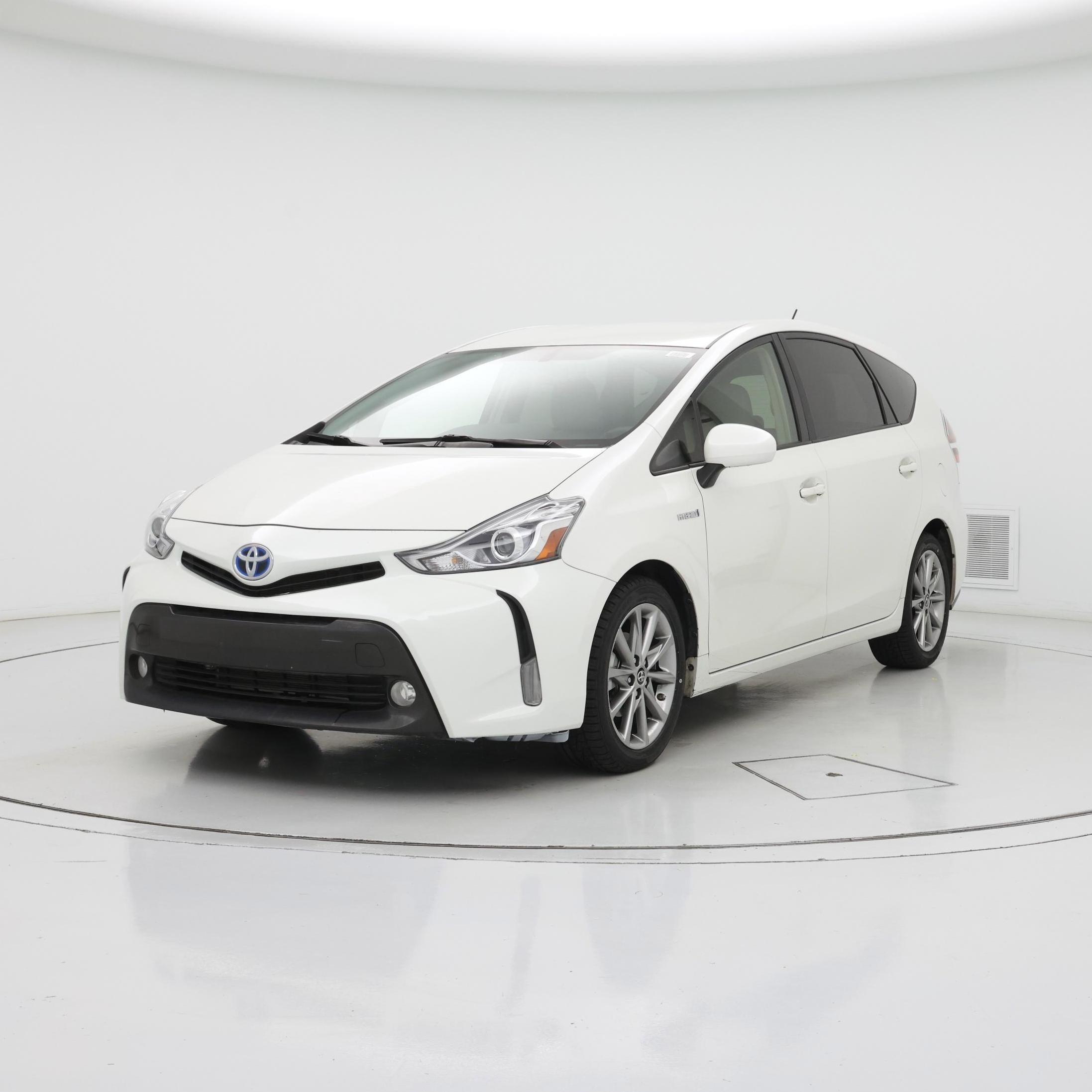 Thumbnail: 2016 Toyota Prius v - 4