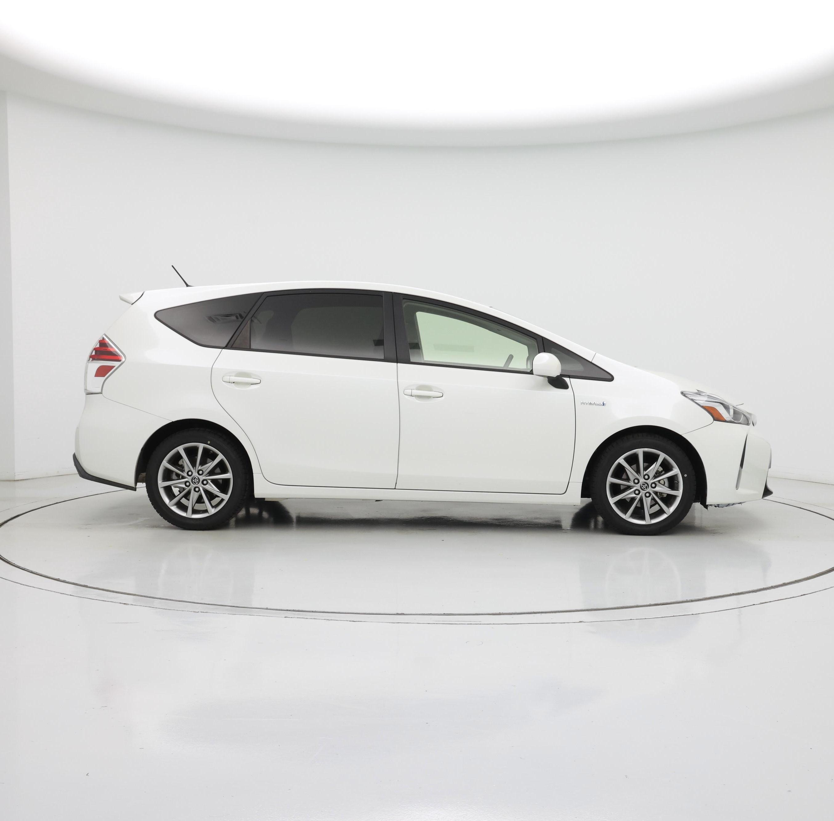 Thumbnail: 2016 Toyota Prius v - 7