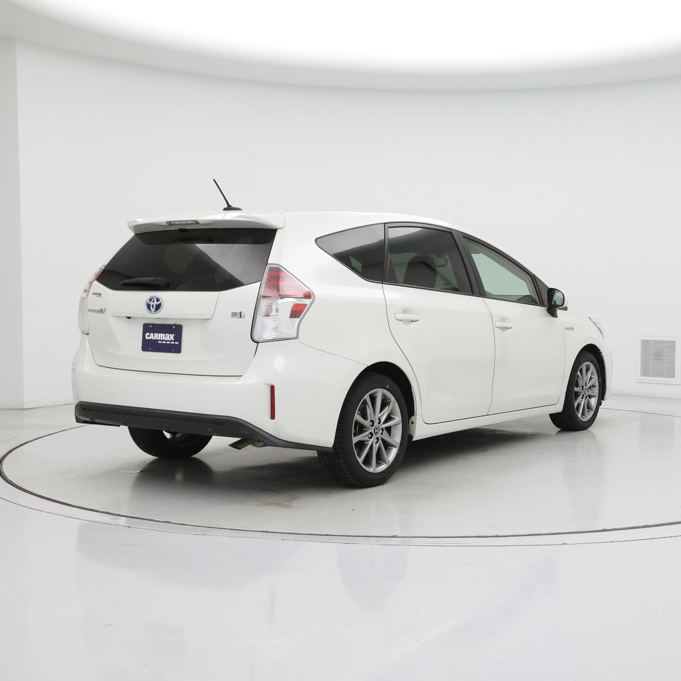 Thumbnail: 2016 Toyota Prius v - 8
