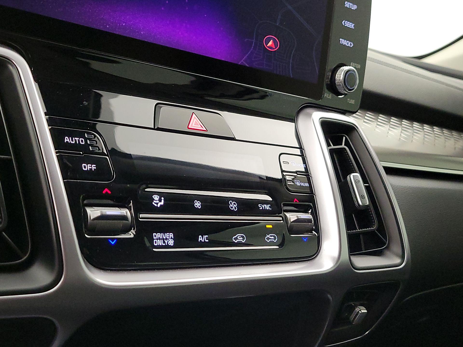 Thumbnail: 2024 Kia Sorento - 17