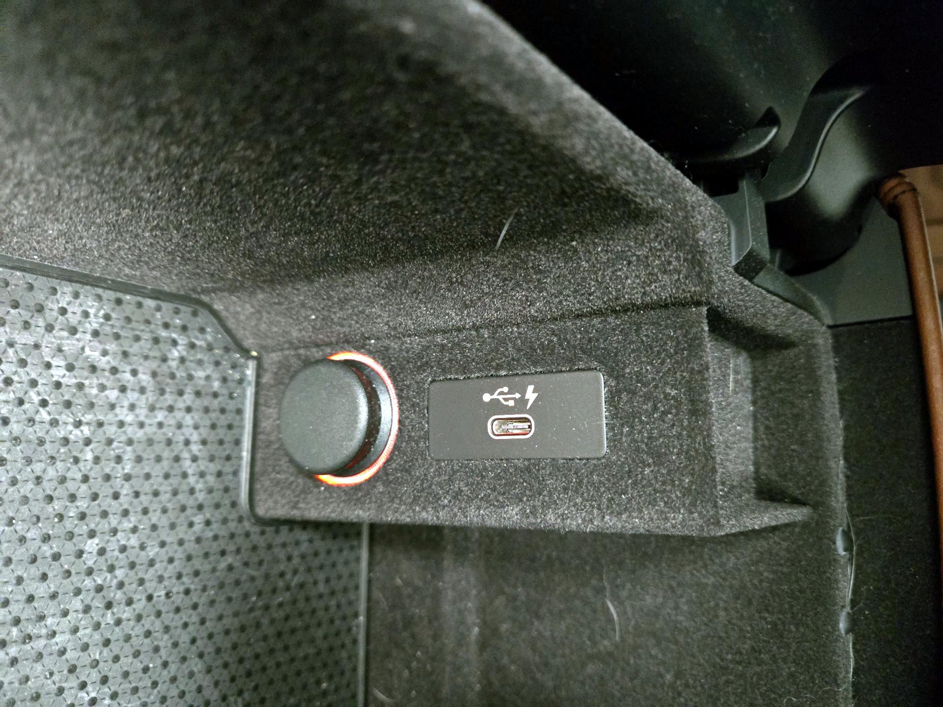 Thumbnail: 2019 BMW 8 Series - 19