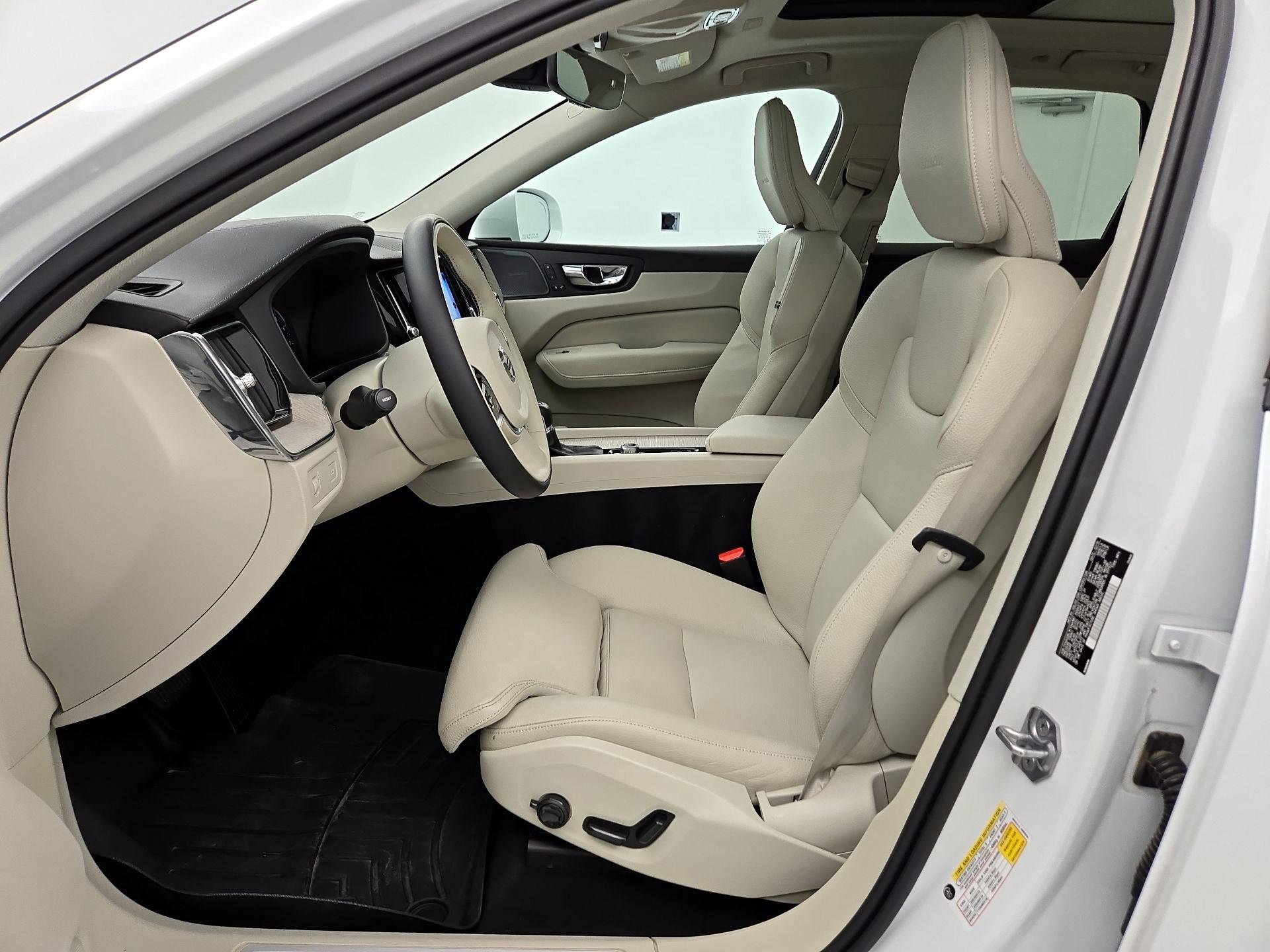Thumbnail: 2019 Volvo XC60 - 11
