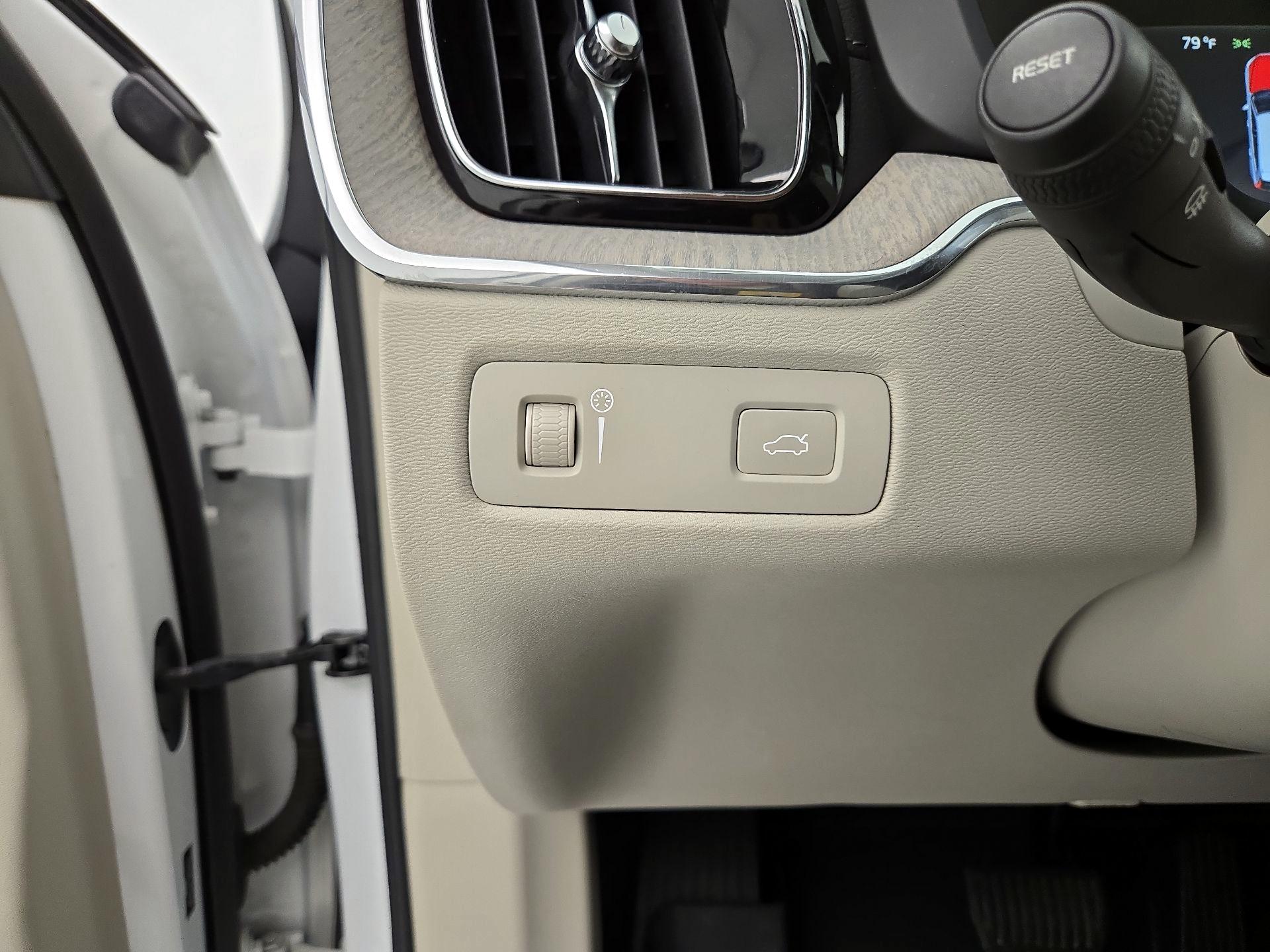 Thumbnail: 2019 Volvo XC60 - 13