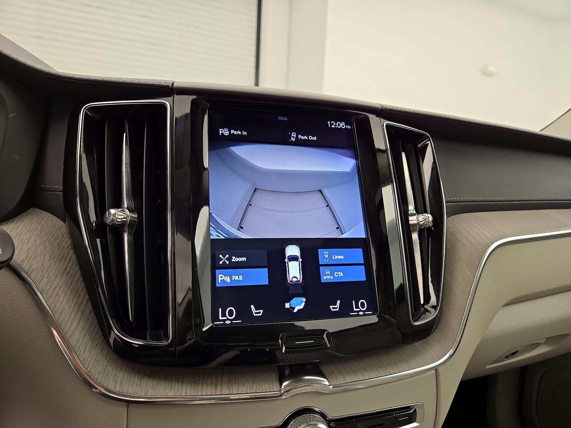 Thumbnail: 2019 Volvo XC60 - 15