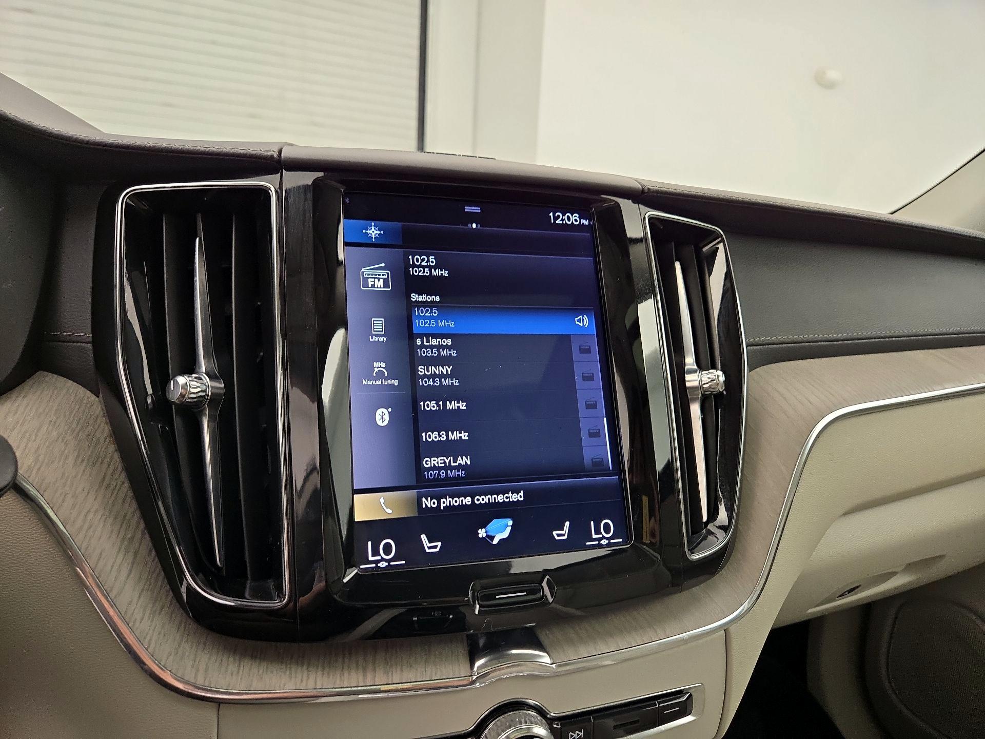 Thumbnail: 2019 Volvo XC60 - 16