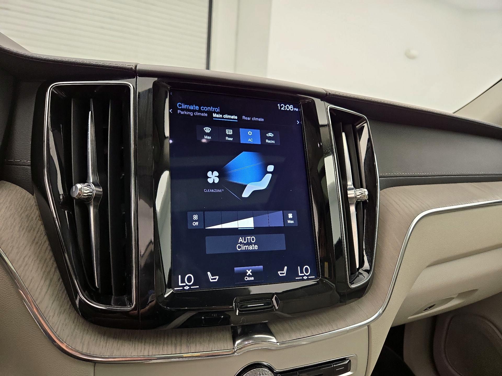 Thumbnail: 2019 Volvo XC60 - 17