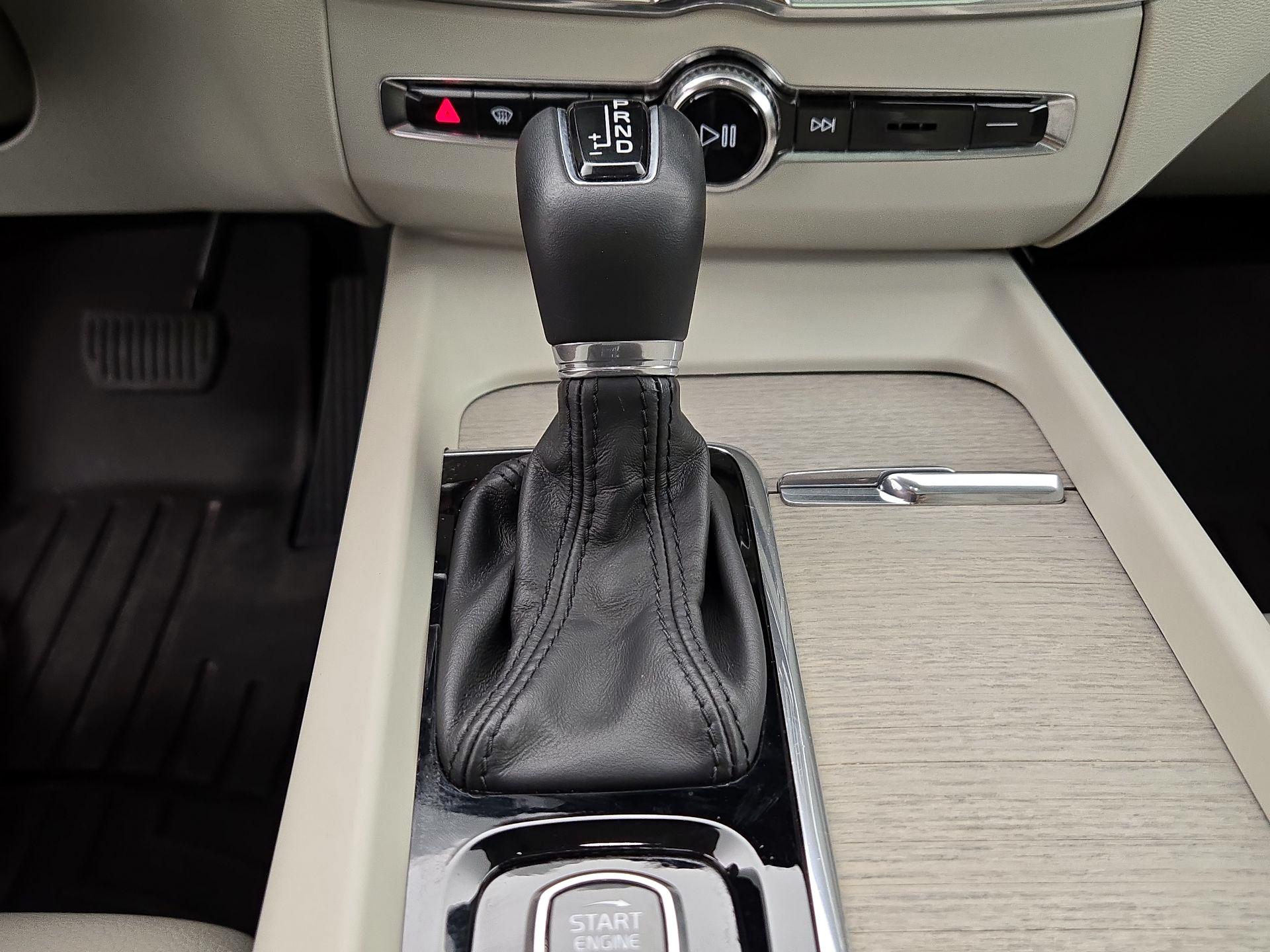 Thumbnail: 2019 Volvo XC60 - 18