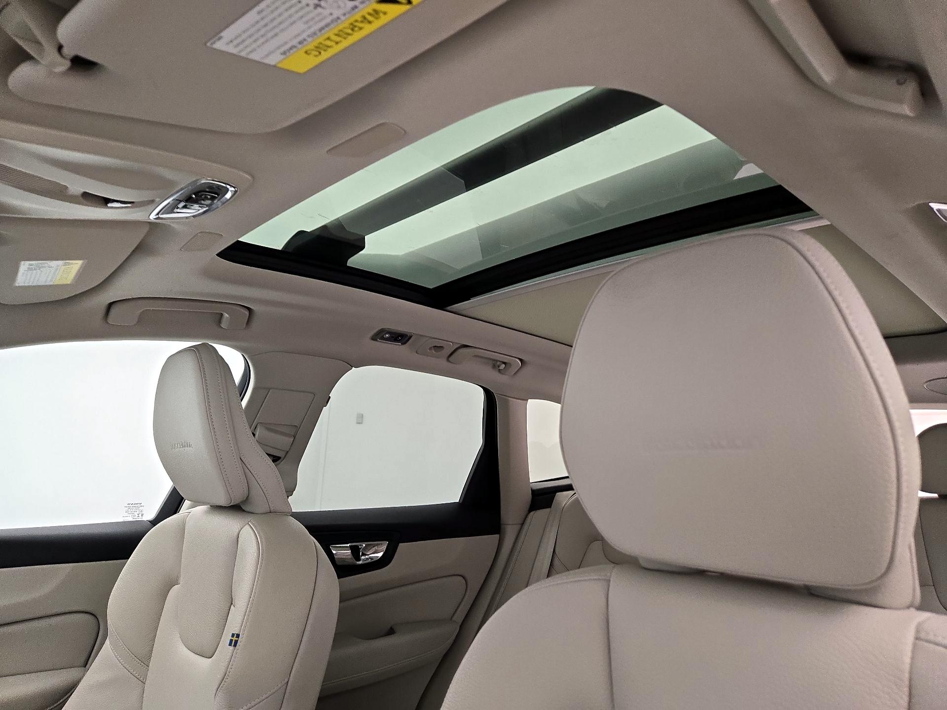 Thumbnail: 2019 Volvo XC60 - 20