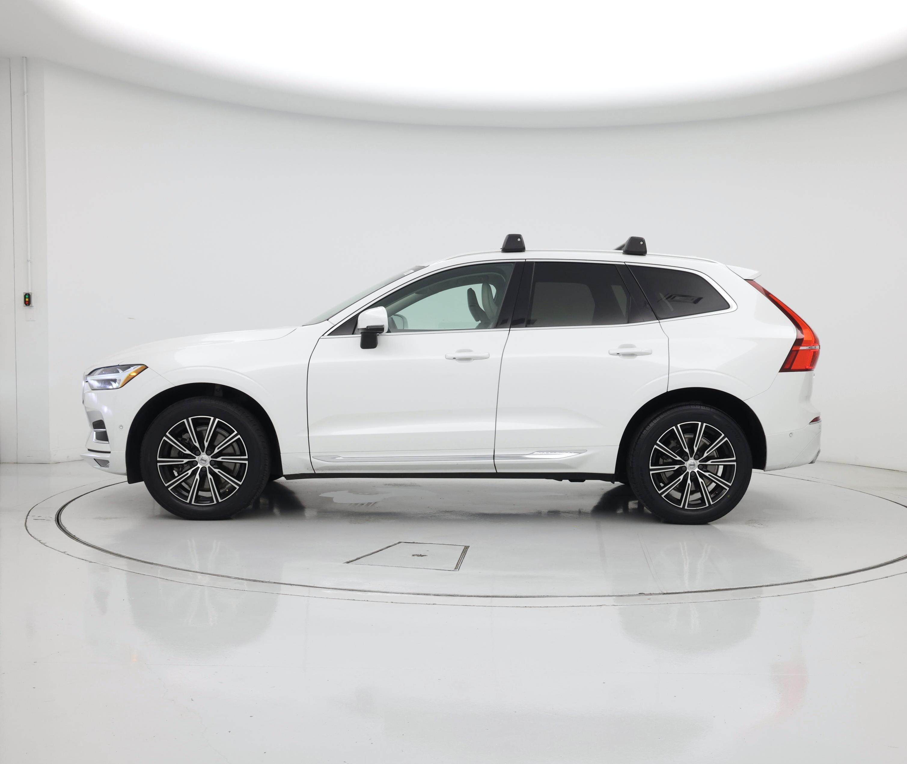Thumbnail: 2019 Volvo XC60 - 3